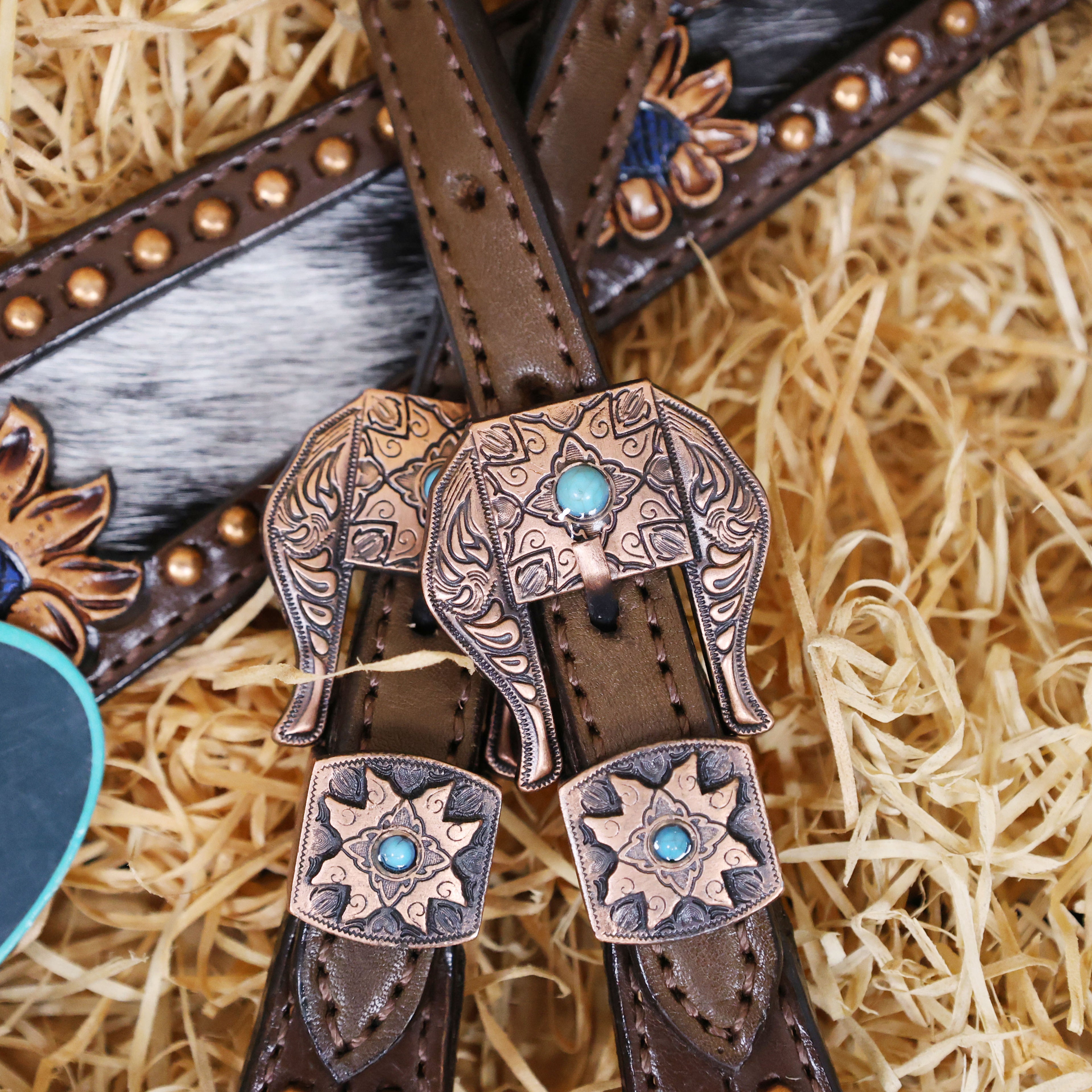 MOUSM Argentina Cow Leather Headstall & Breast Collar Set – Western Horse Tack Set Decorated with Real Cowhide Inlay and Hand-Tooled Sunflower Engraved Conchos
