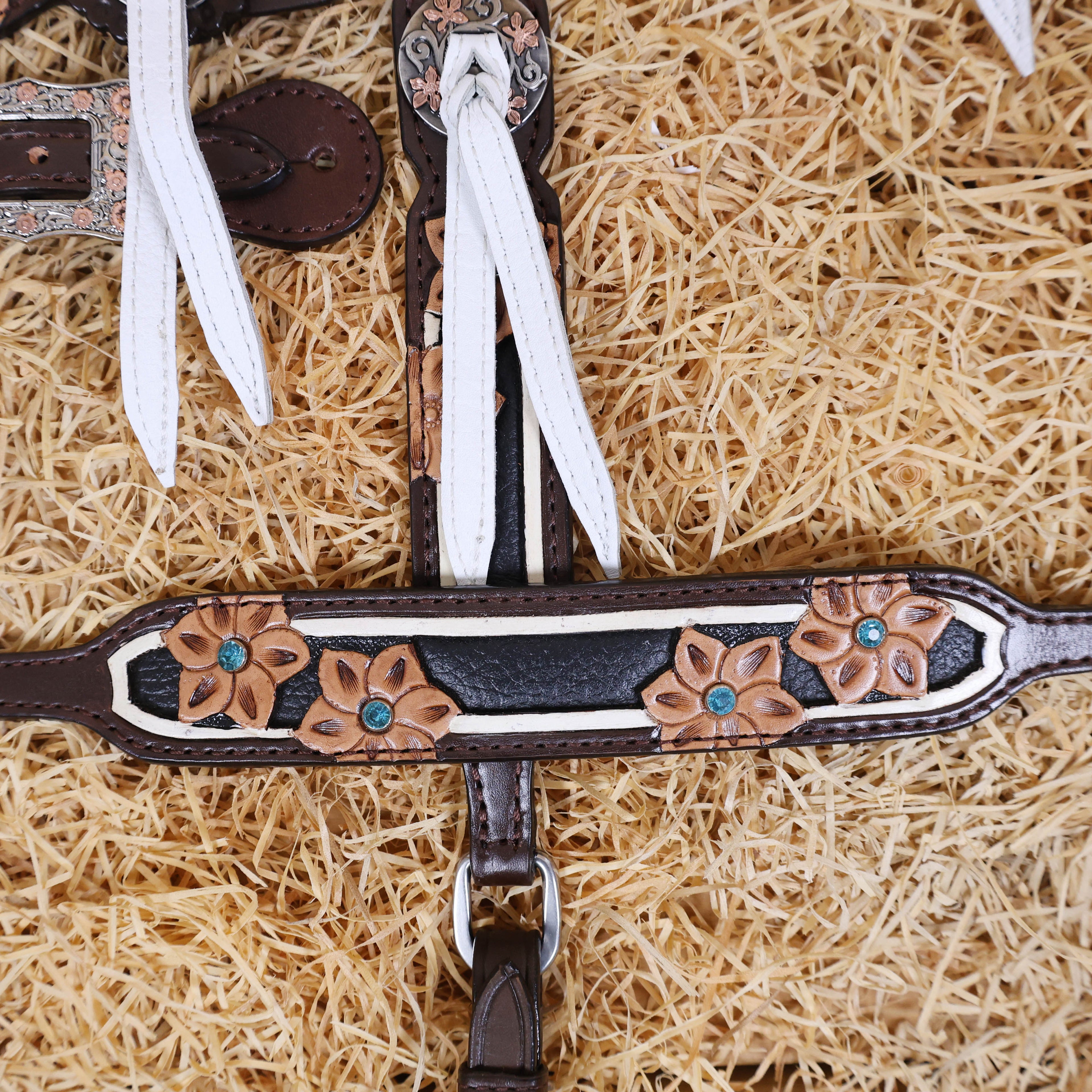 MOUSM Argentina Cow Leather Western Horse Tack Set – Browband Headstall & Breast Collar, Bronc Halter, Wither & Spur Straps, Decorated with Flower Carving and White String
