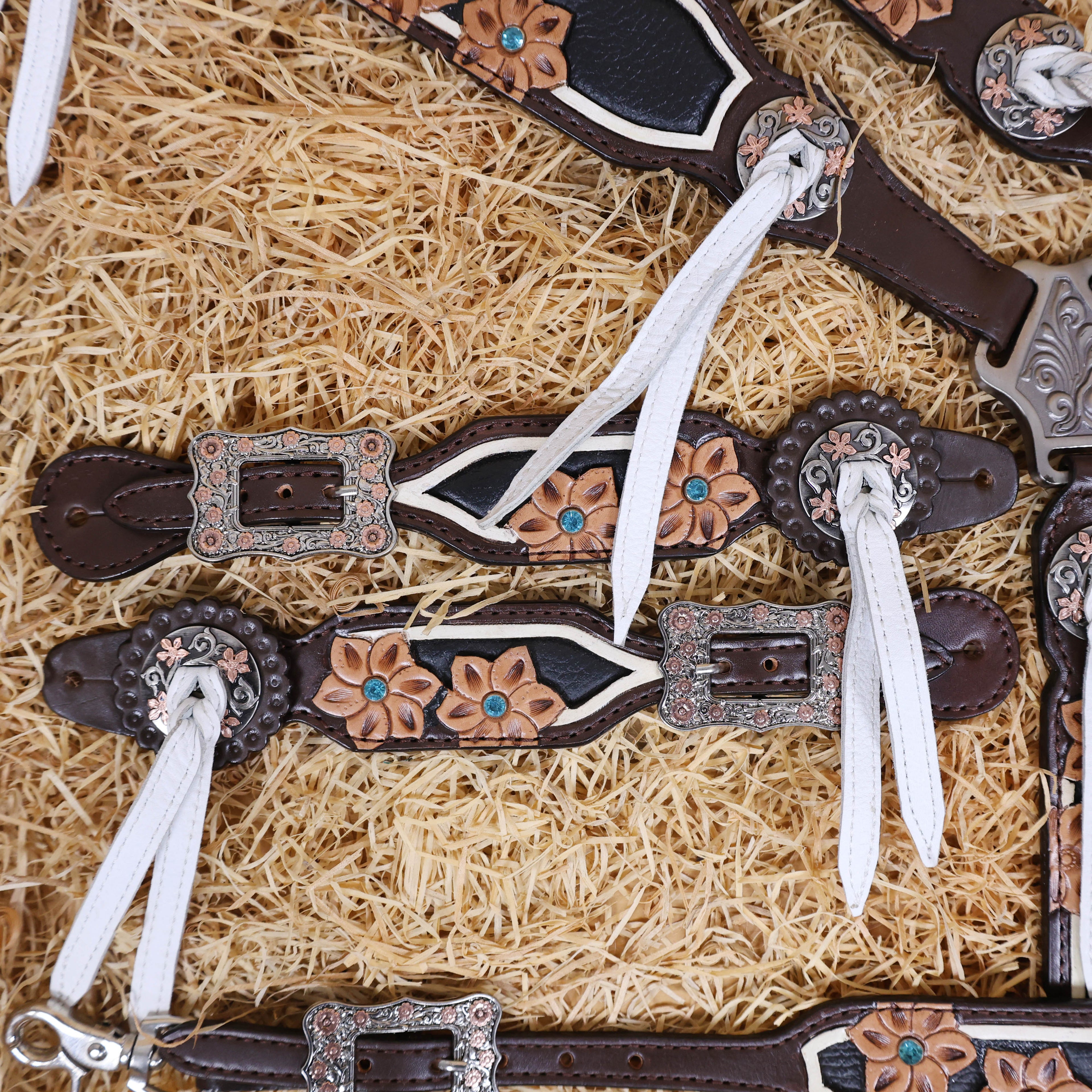 MOUSM Argentina Cow Leather Western Horse Tack Set – Browband Headstall & Breast Collar, Bronc Halter, Wither & Spur Straps, Decorated with Flower Carving and White String