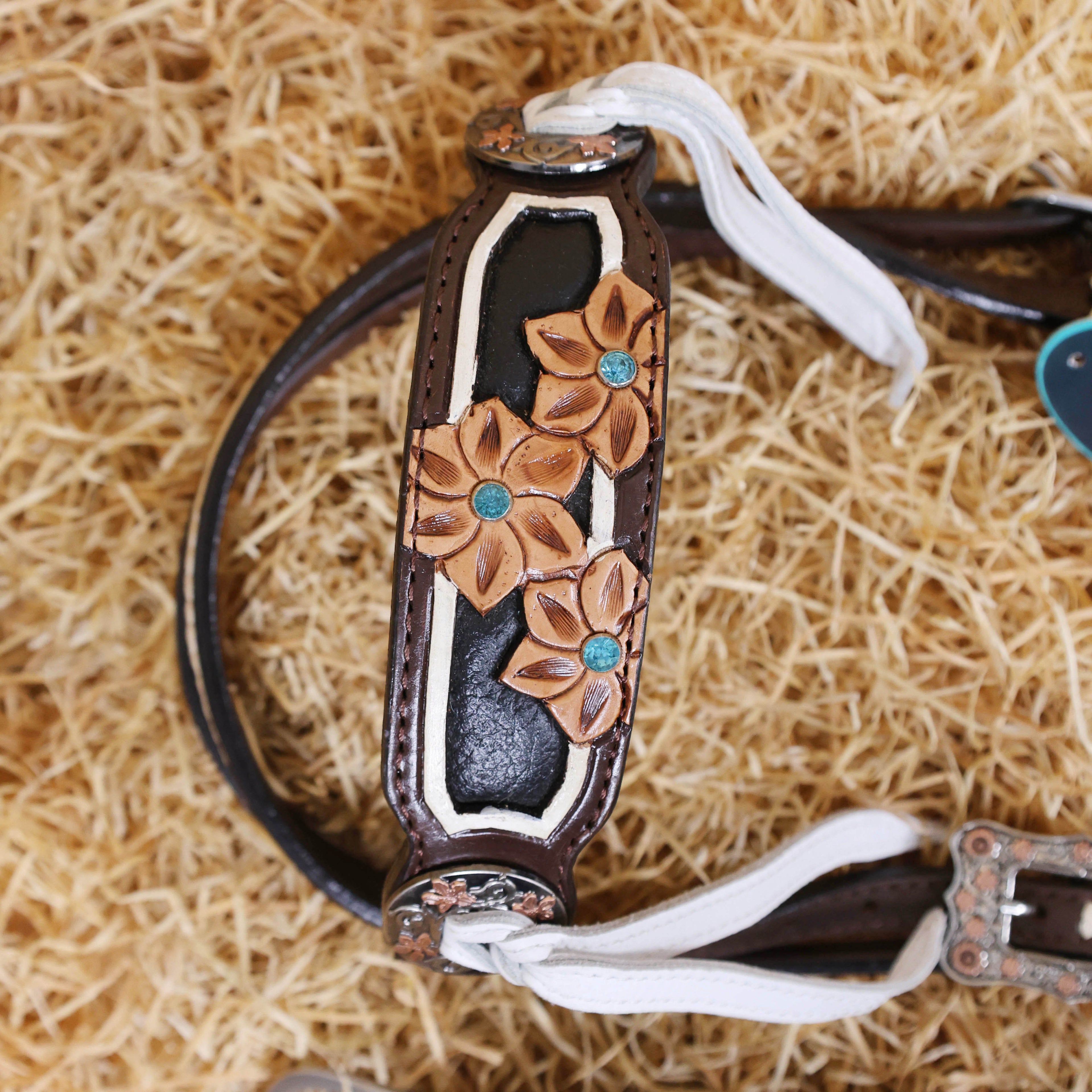 MOUSM Argentina Cow Leather Western Horse Tack Set – Browband Headstall & Breast Collar, Bronc Halter, Wither & Spur Straps, Decorated with Flower Carving and White String