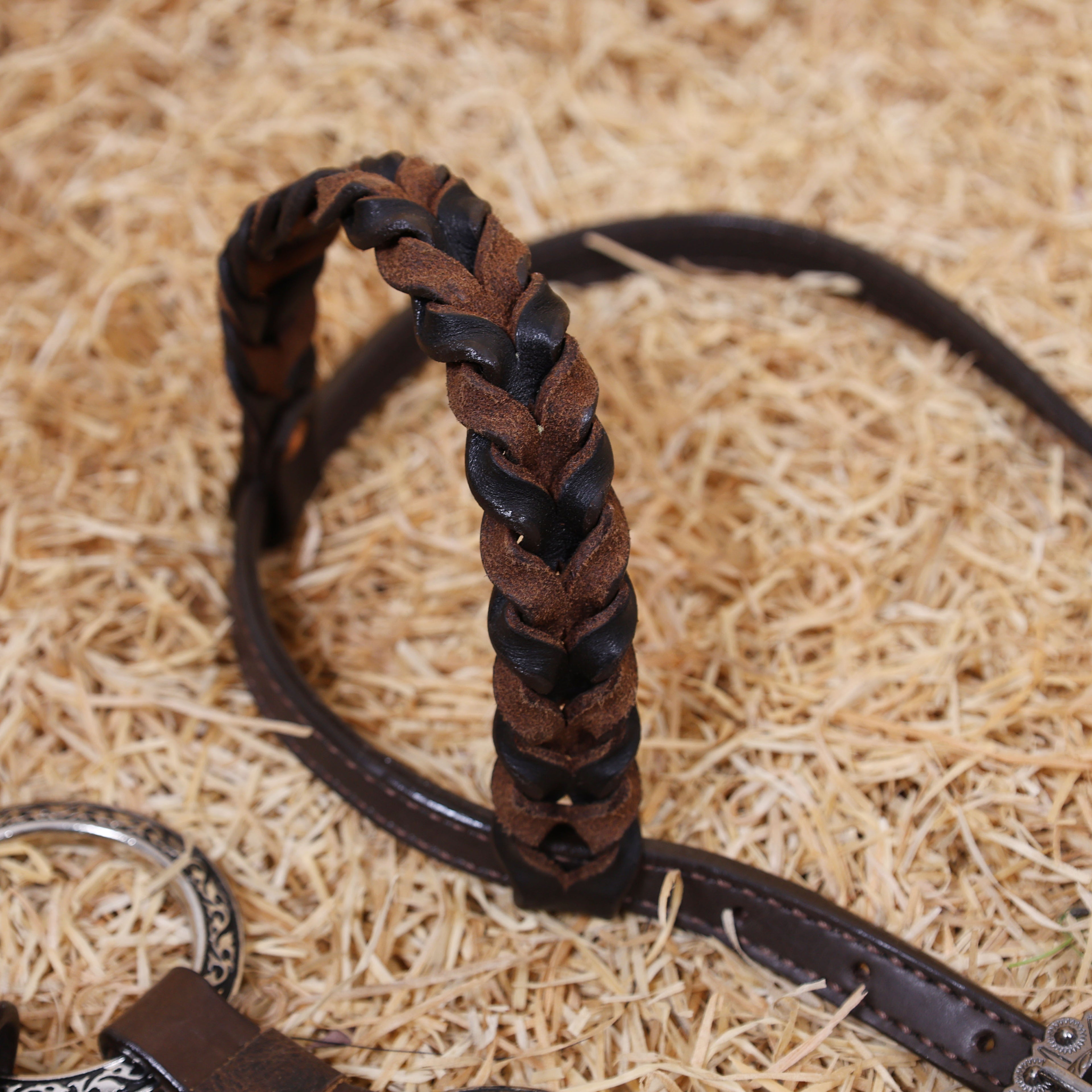 MOUSM Western Headstall With Gladiator-Style Breast Collar – Made From Argentina Cow Leather, Decorated With Engraved Metal Rings, Black & White Checkered Pattern, Leather-Braided One-Ear And Cheek Piece With Roping, And All Antique Nickel Hardware