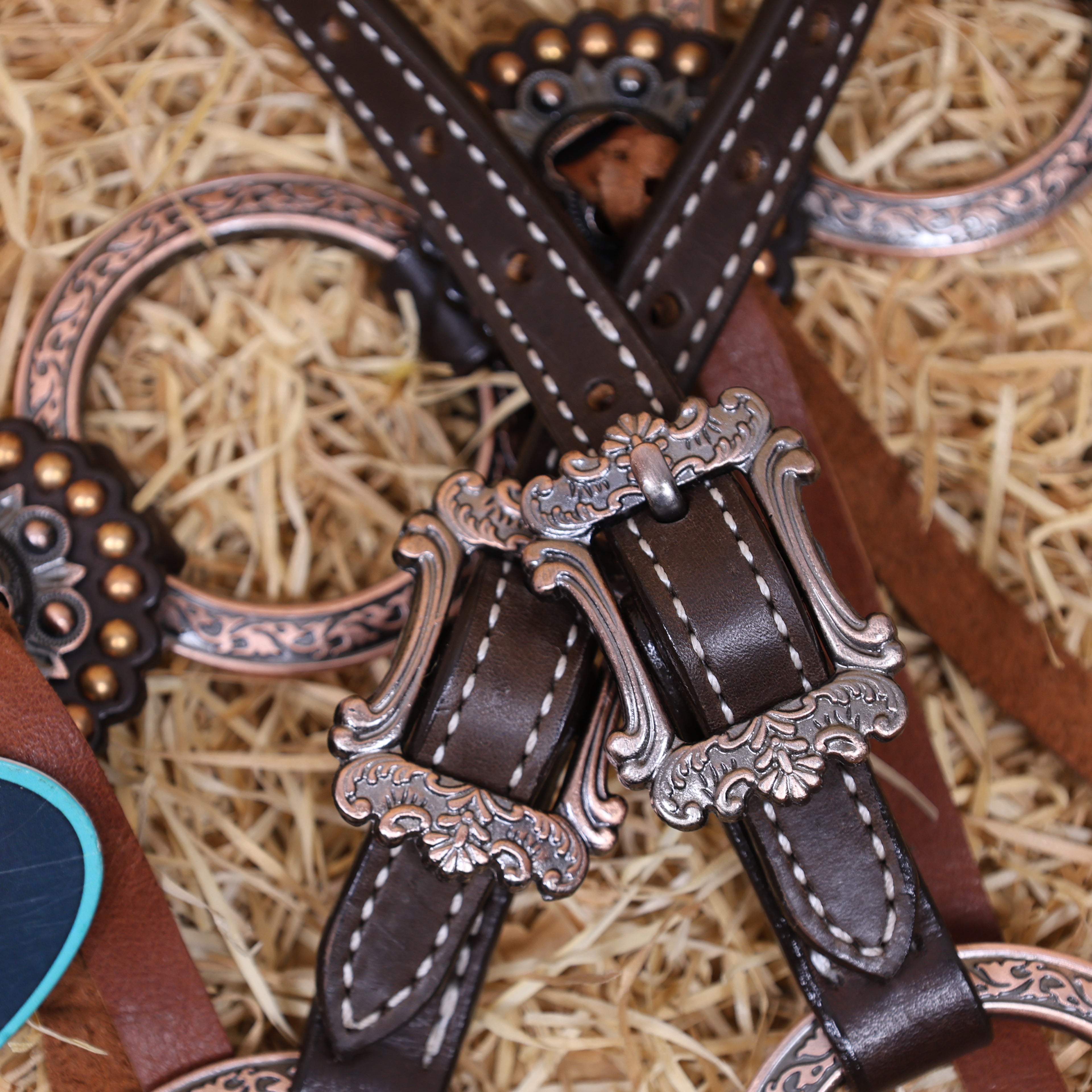 MOUSM Western Ring Headstall and Breast Collar Set – Handcrafted from Argentina Cowhide Leather, One-Ear Headstall with Twisted Cheek Piece & Leather Fringe, Decorated with Congress Conchos Finished with Antique Copper Hardware