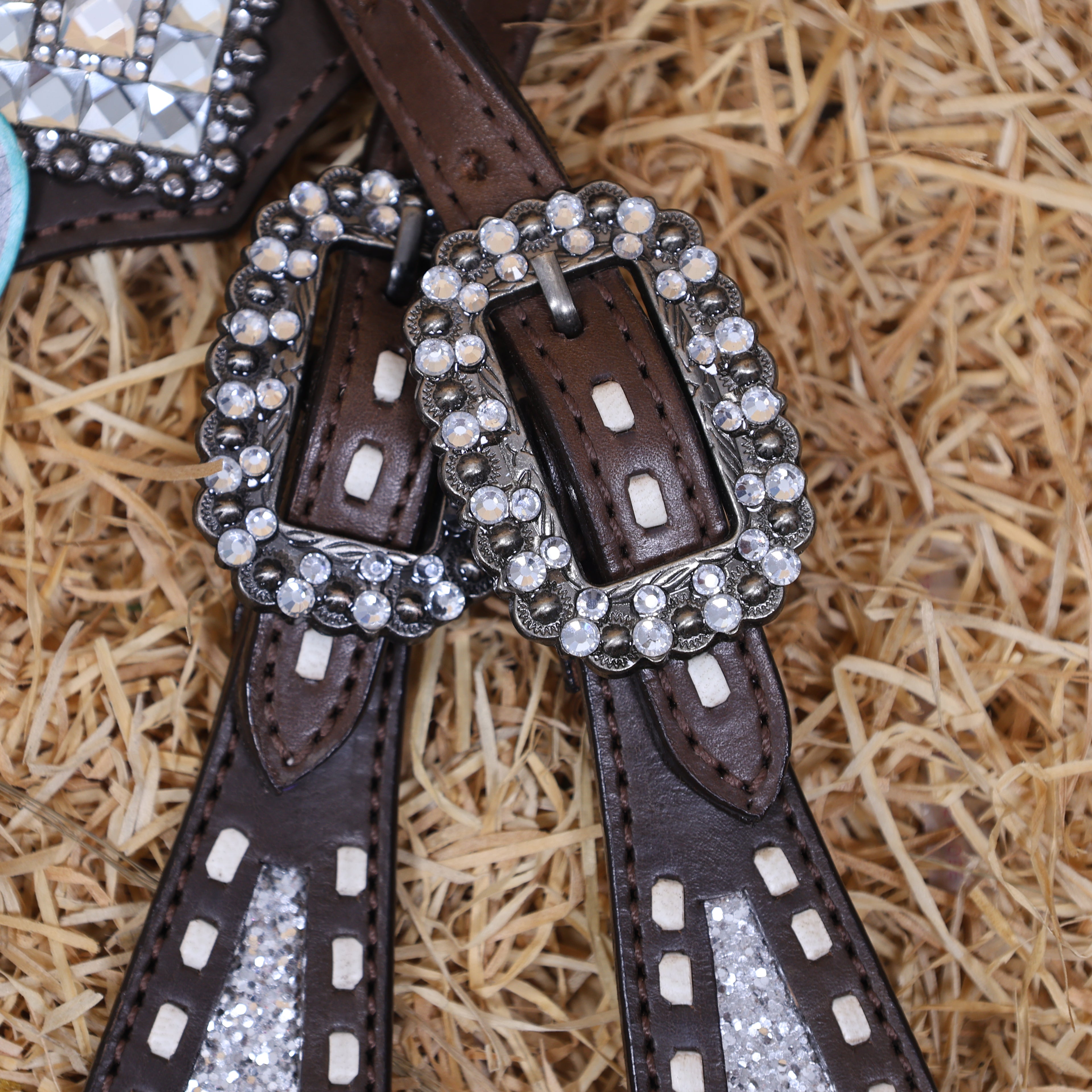 MOUSM Western Horse Tack Set – Handcrafted from Genuine Argentina Cow Leather with Silver Glitter Inlay, Gladiator Breast Collar with Rhinestone Conchos, and One-Ear Headstall with Twisted Knot, Finished with Antique Copper Hardware