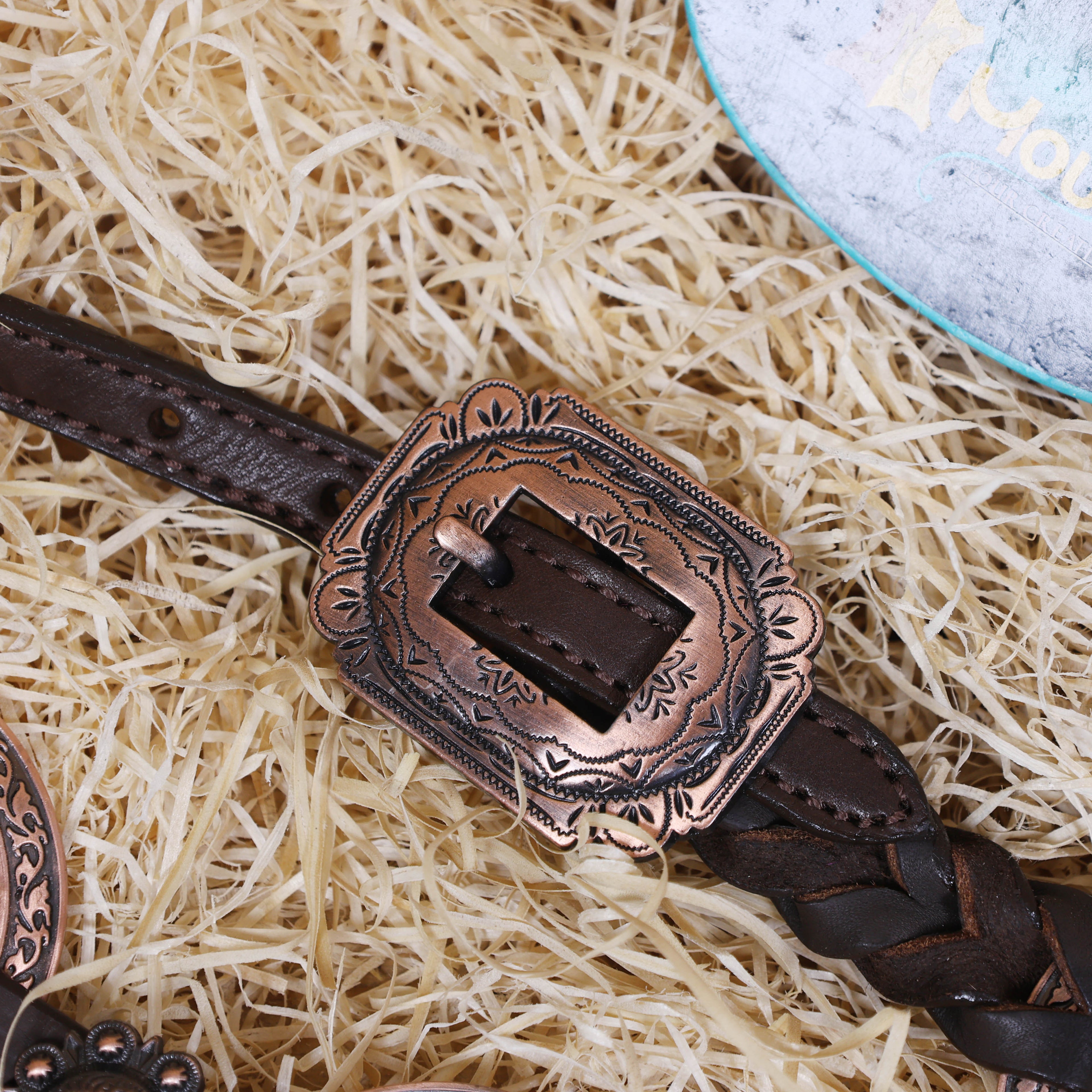 MOUSM Western One Ear Headstall Set – Handcrafted from Genuine Argentine Leather, Featuring a Purple and White Checkered Gladiator Breast Collar with Engraved Metal Rings, Braided Cheekpieces, and Berry Conchos