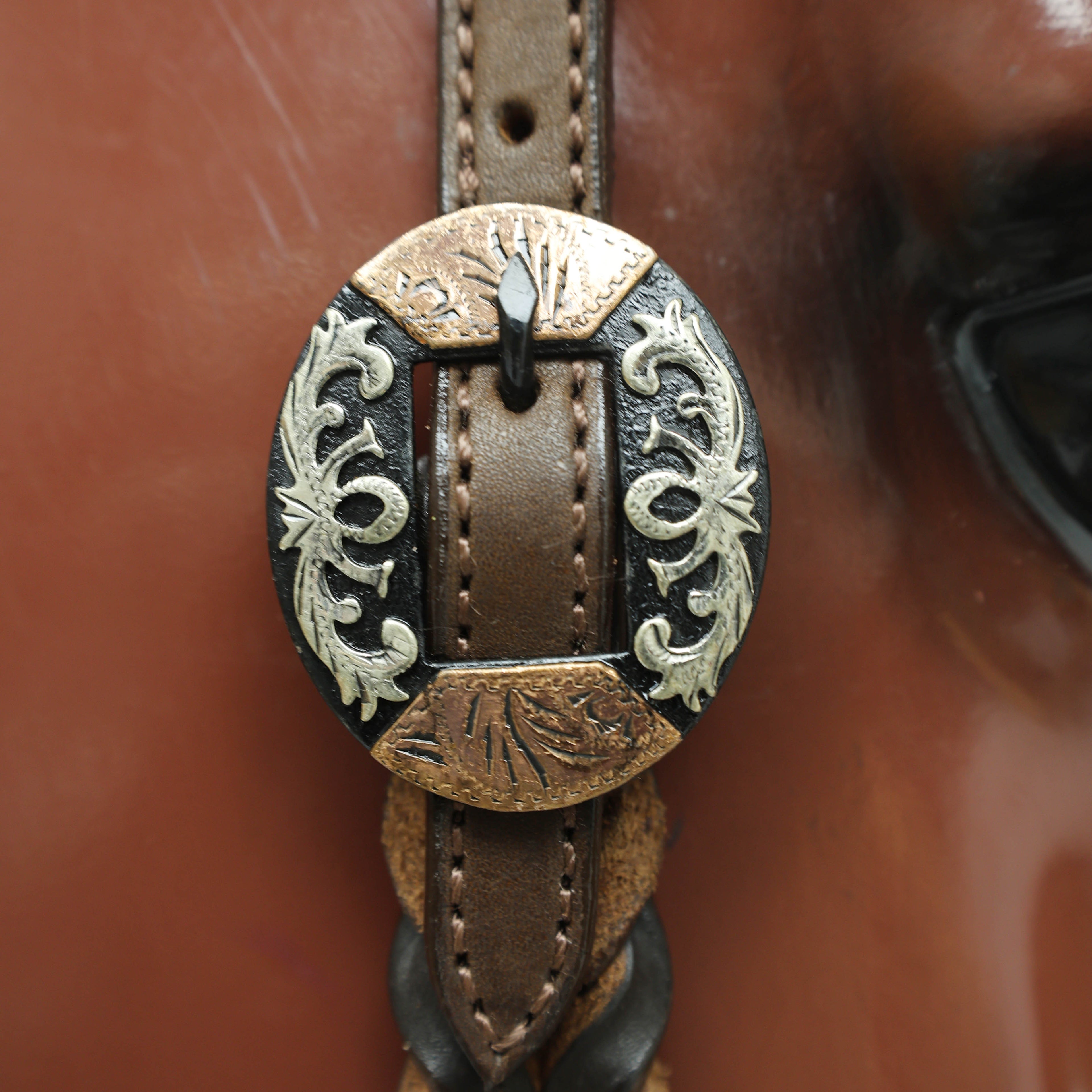 MOUSM Western Horse Headstall Set – Leather-Braided One-Ear and Cheekpieces, Featuring Engraved Rings Connected by Leather Strap with Engraved Concho on the Breast Collar
