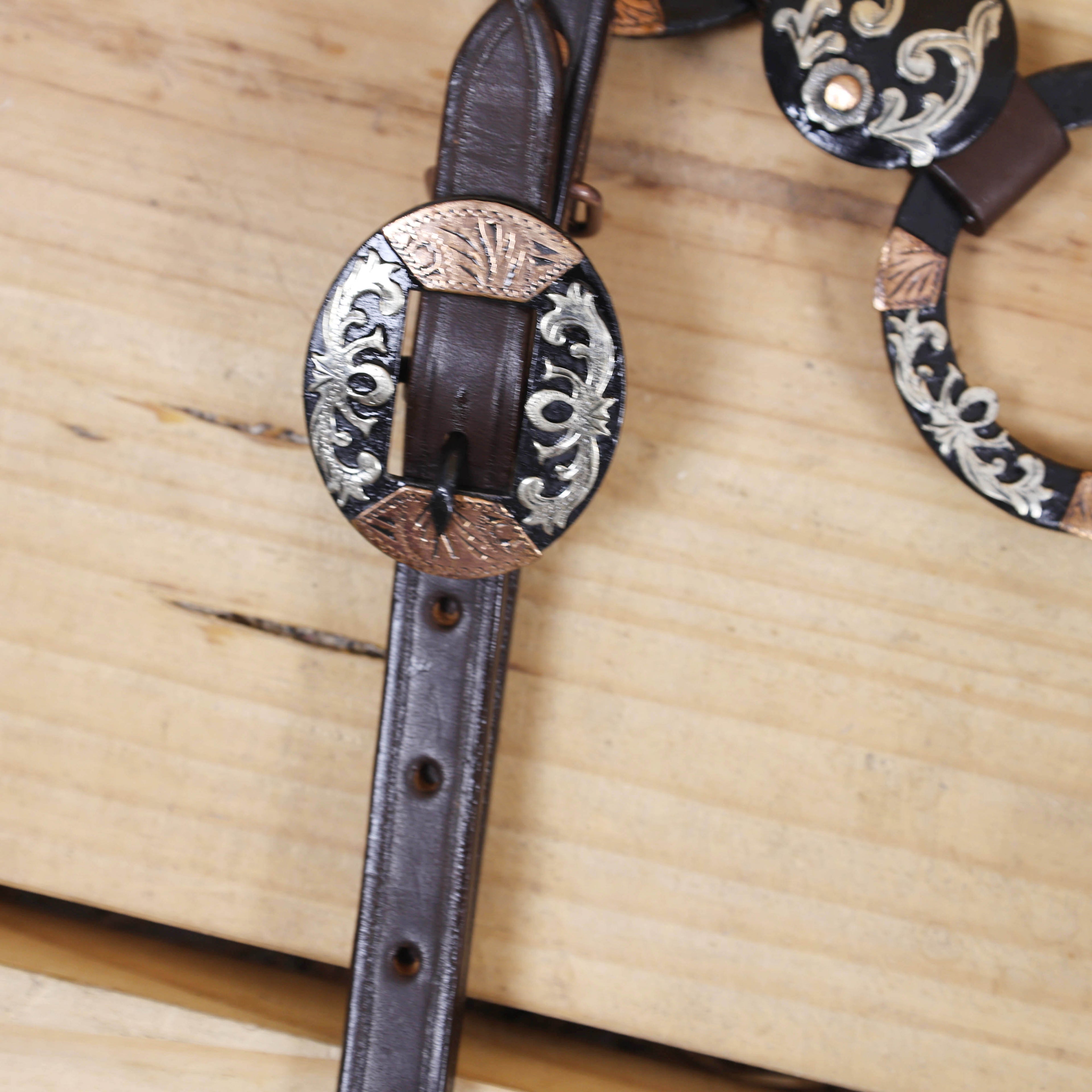 MOUSM Western Horse Headstall Set – Leather-Braided One-Ear and Cheekpieces, Featuring Engraved Rings Connected by Leather Strap with Engraved Concho on the Breast Collar