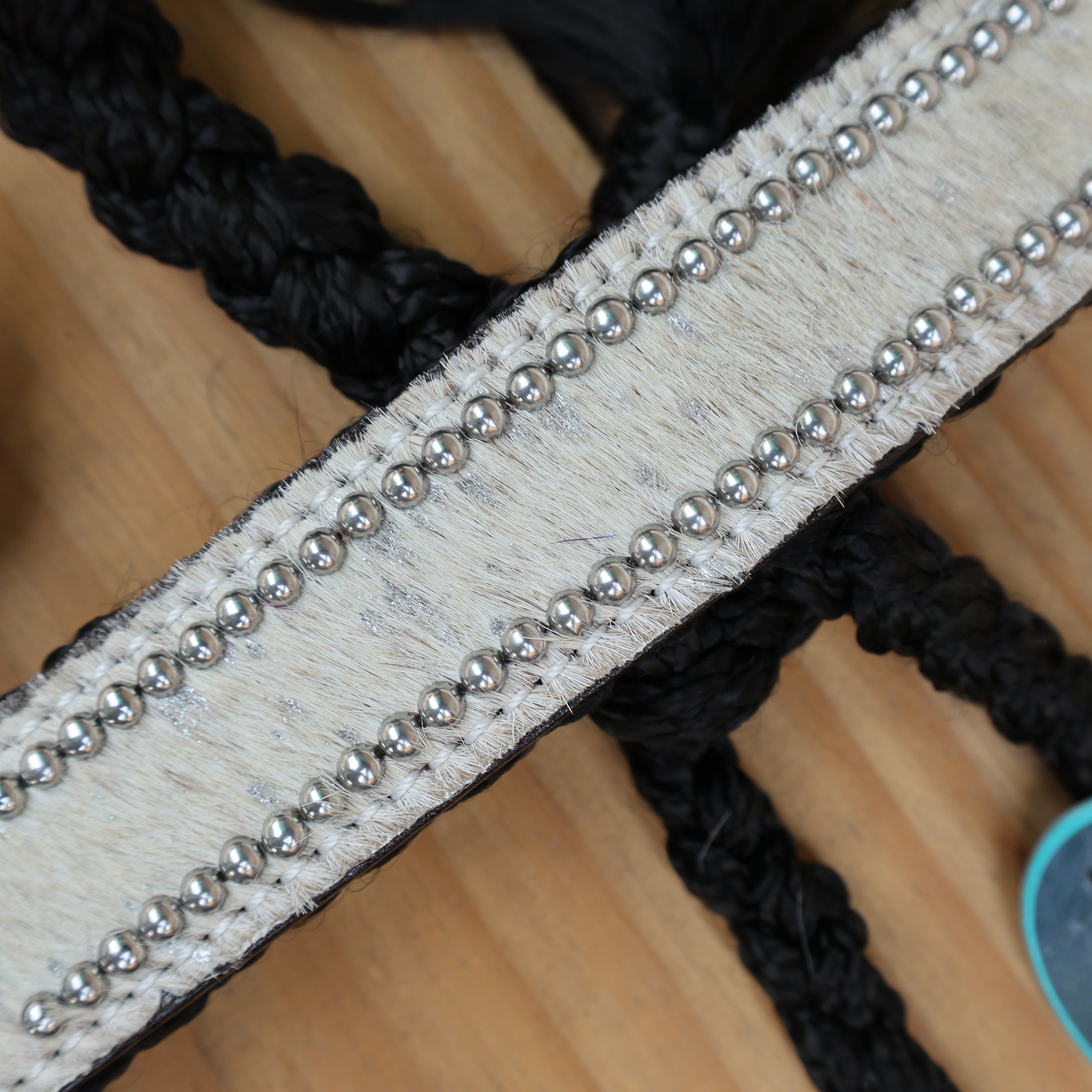 MOUSM Nylon Mule Halter for Horse – Decorated with White Acid Wash Hair on Cowhide Leather Noseband and Crystal Rhinestone Concho, 7.5&