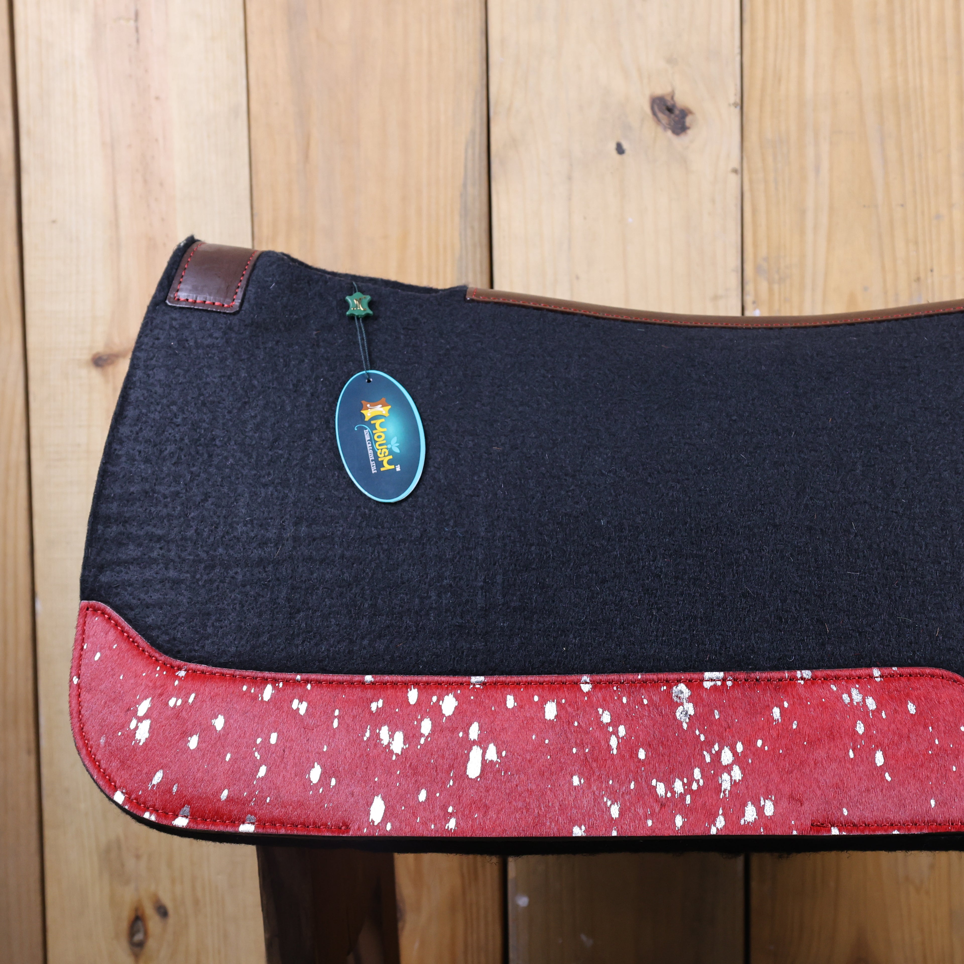 MOSUM Western Saddle Pad - Saddle Pad for Horses Synthetic Wool Blend Black Felt with Red Acid Wash Hair on Cowhide Leather Patch, Comfort Pad for Horses.