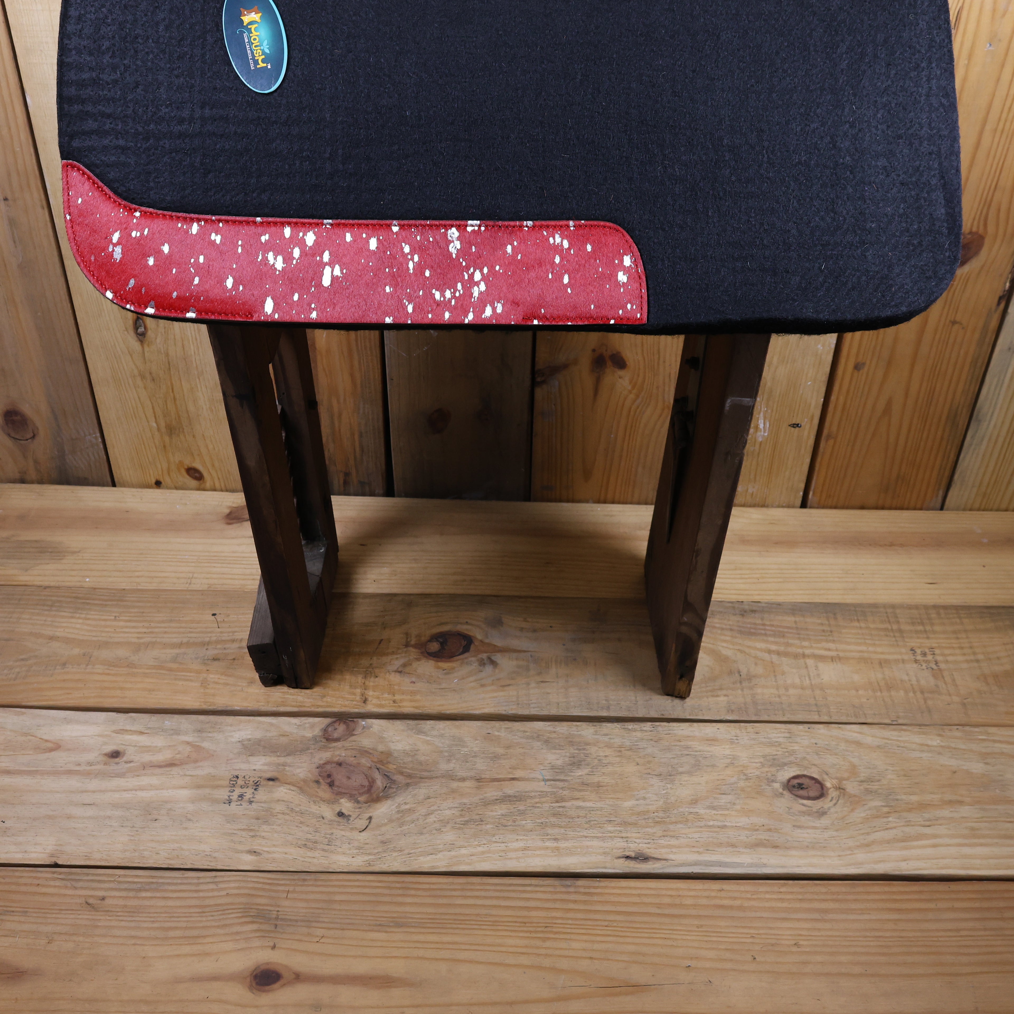 MOSUM Western Saddle Pad - Saddle Pad for Horses Synthetic Wool Blend Black Felt with Red Acid Wash Hair on Cowhide Leather Patch, Comfort Pad for Horses.