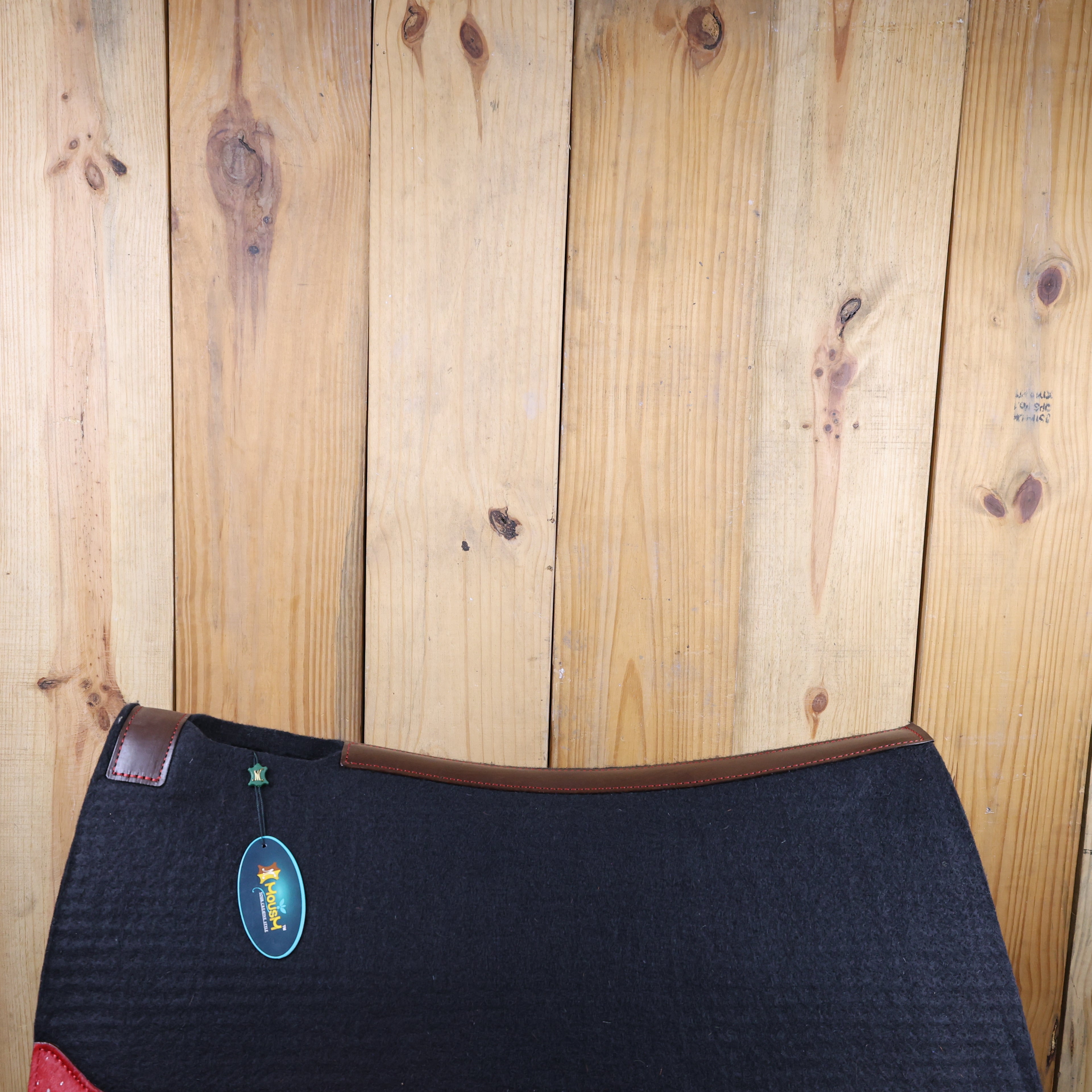 MOSUM Western Saddle Pad - Saddle Pad for Horses Synthetic Wool Blend Black Felt with Red Acid Wash Hair on Cowhide Leather Patch, Comfort Pad for Horses.