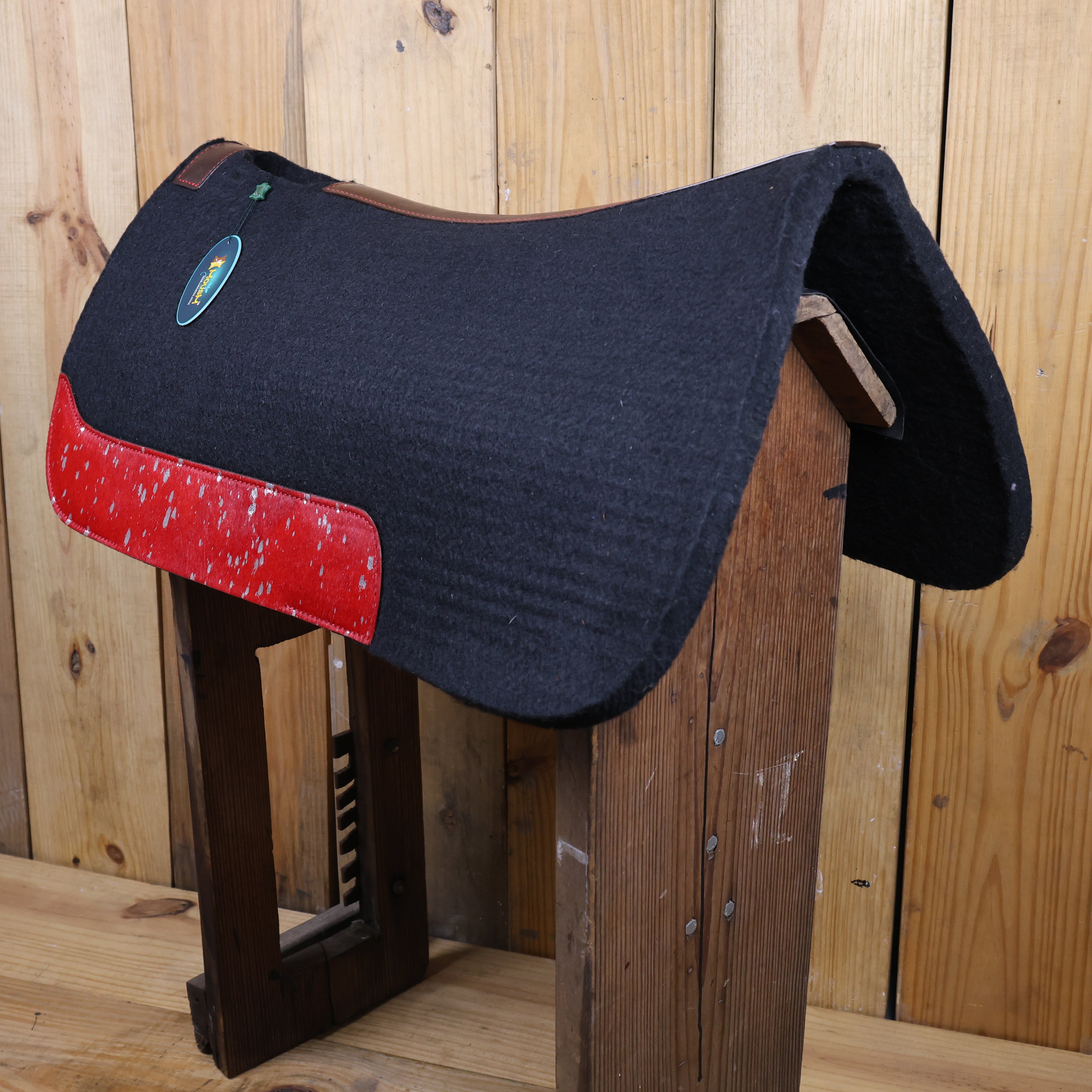 MOSUM Western Saddle Pad - Saddle Pad for Horses Synthetic Wool Blend Black Felt with Red Acid Wash Hair on Cowhide Leather Patch, Comfort Pad for Horses.