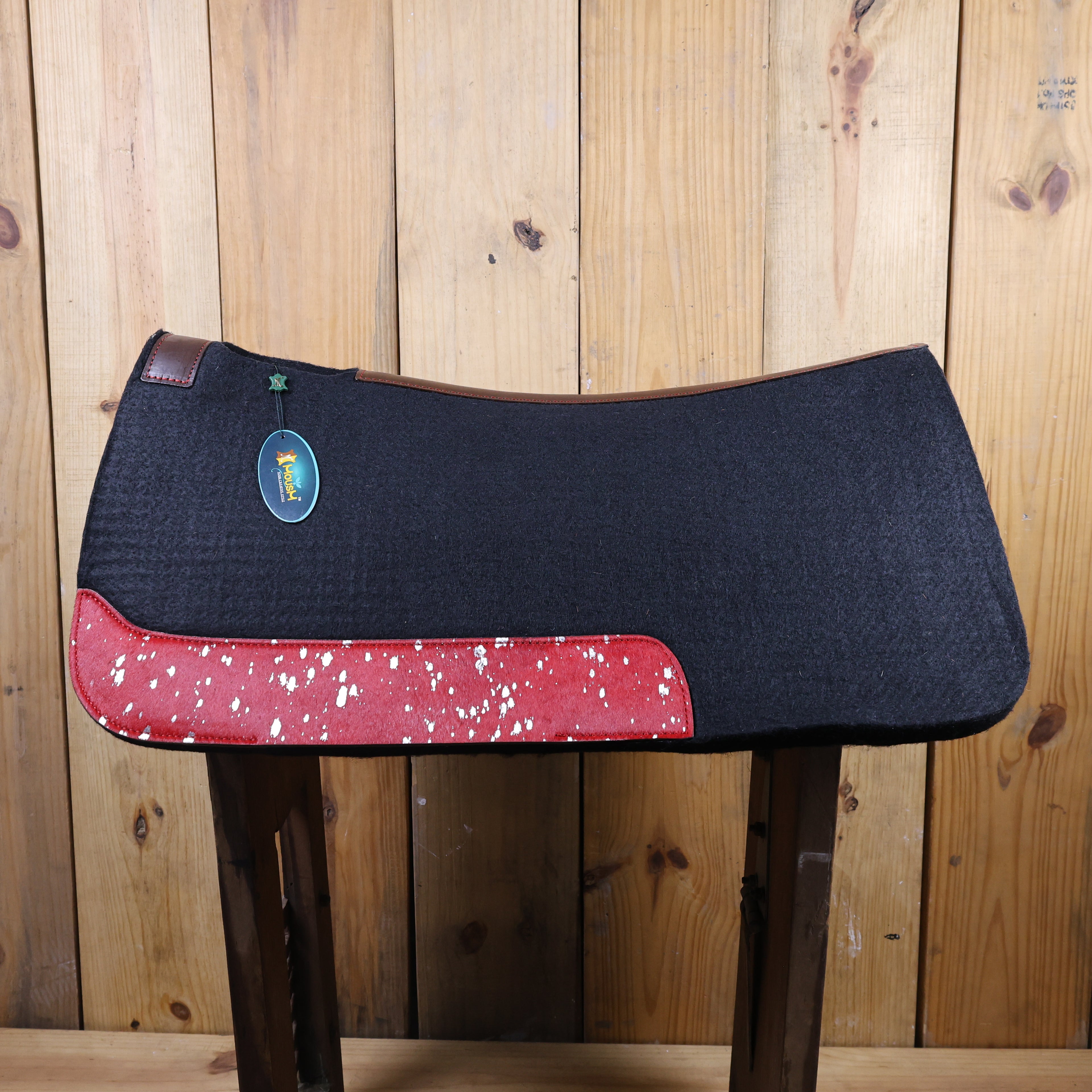 MOSUM Western Saddle Pad - Saddle Pad for Horses Synthetic Wool Blend Black Felt with Red Acid Wash Hair on Cowhide Leather Patch, Comfort Pad for Horses.