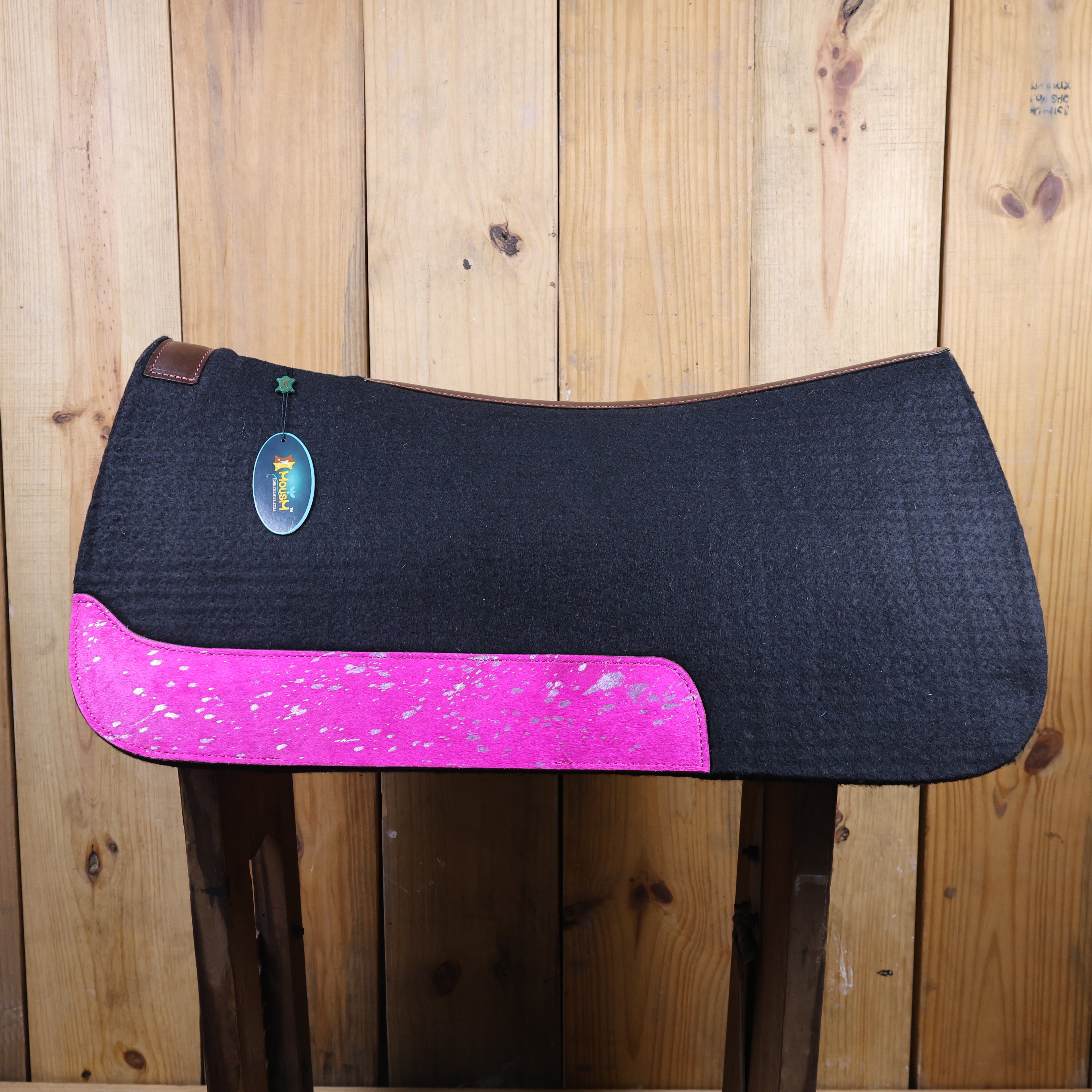 MOSUM Western Saddle Pad - Saddle Pad for Horses Synthetic Wool Blend Black Felt with Pink Acid Wash Hair on Cowhide Leather Patch, Comfort Pad for Horses.