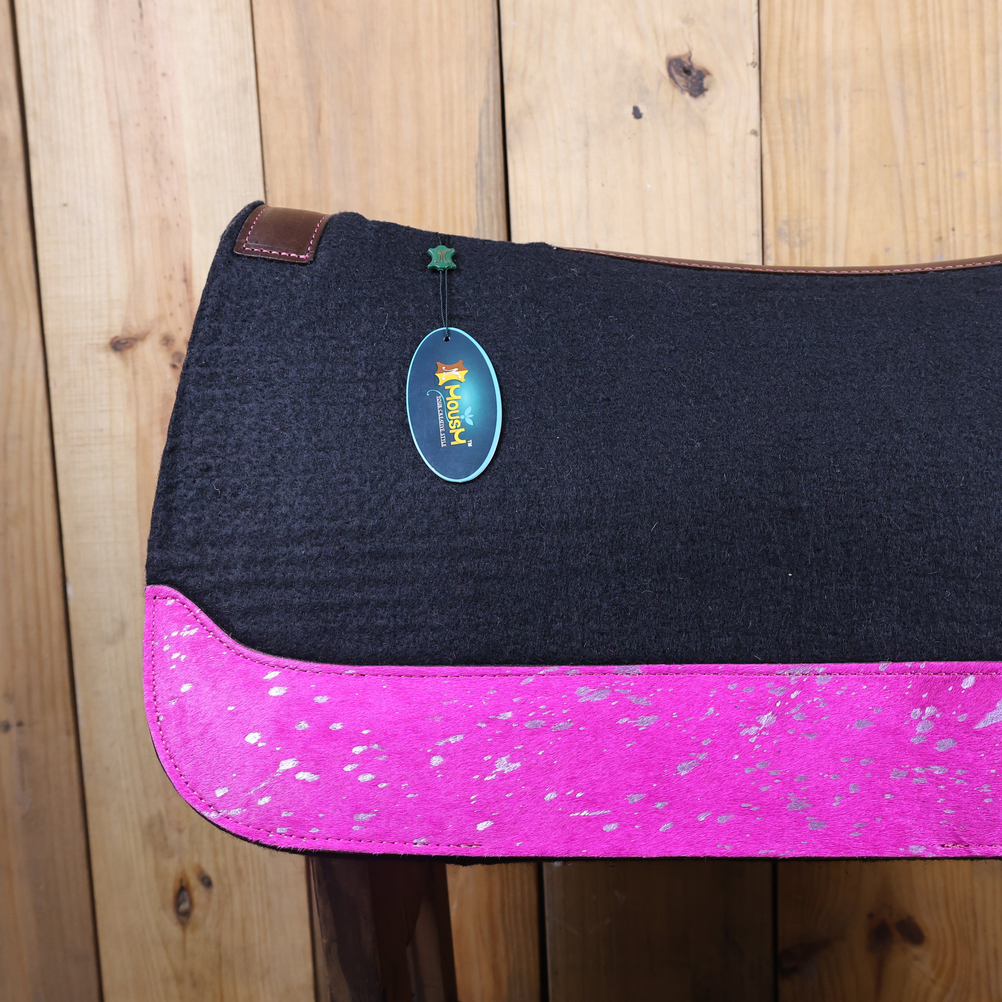 MOSUM Western Saddle Pad - Saddle Pad for Horses Synthetic Wool Blend Black Felt with Pink Acid Wash Hair on Cowhide Leather Patch, Comfort Pad for Horses.
