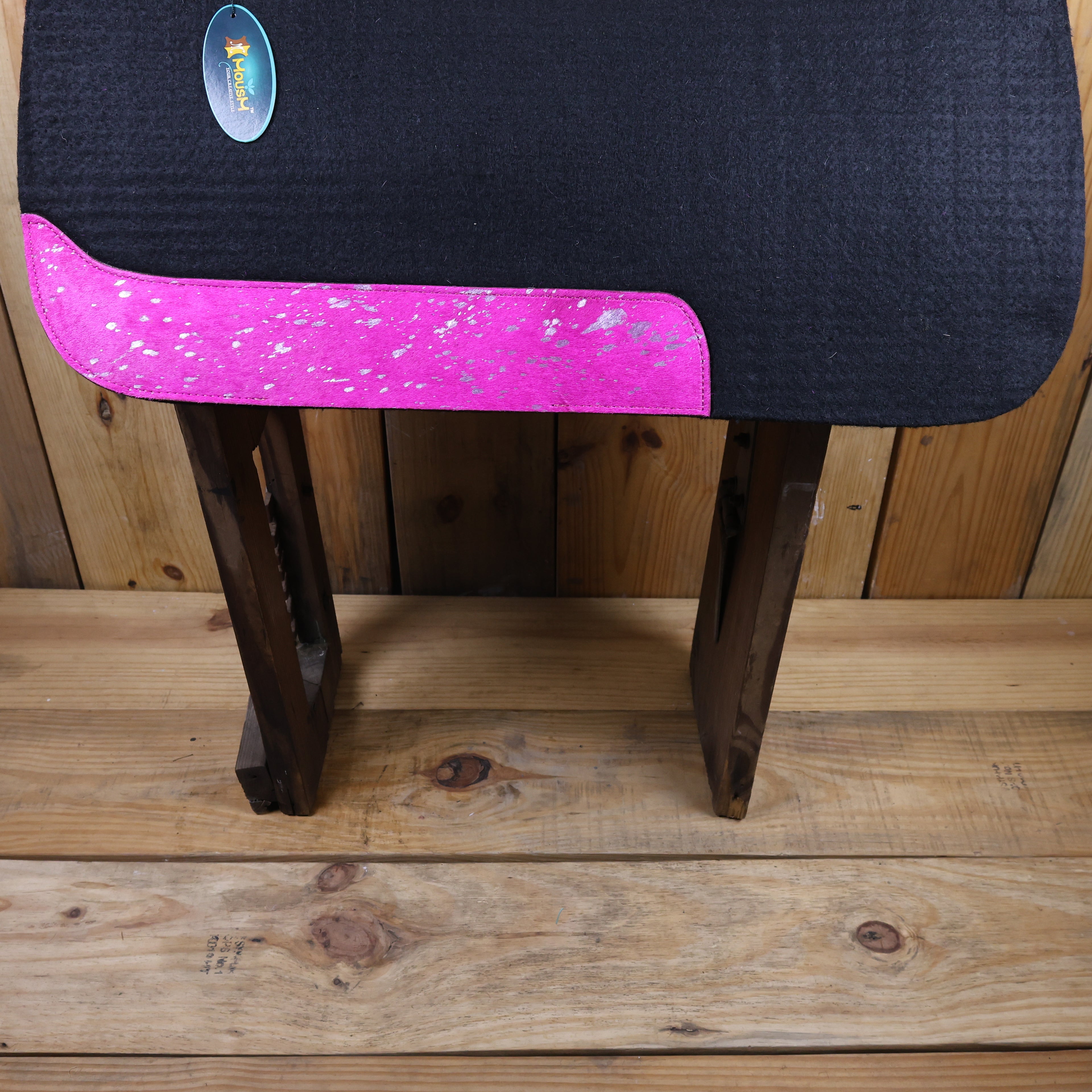 MOSUM Western Saddle Pad - Saddle Pad for Horses Synthetic Wool Blend Black Felt with Pink Acid Wash Hair on Cowhide Leather Patch, Comfort Pad for Horses.