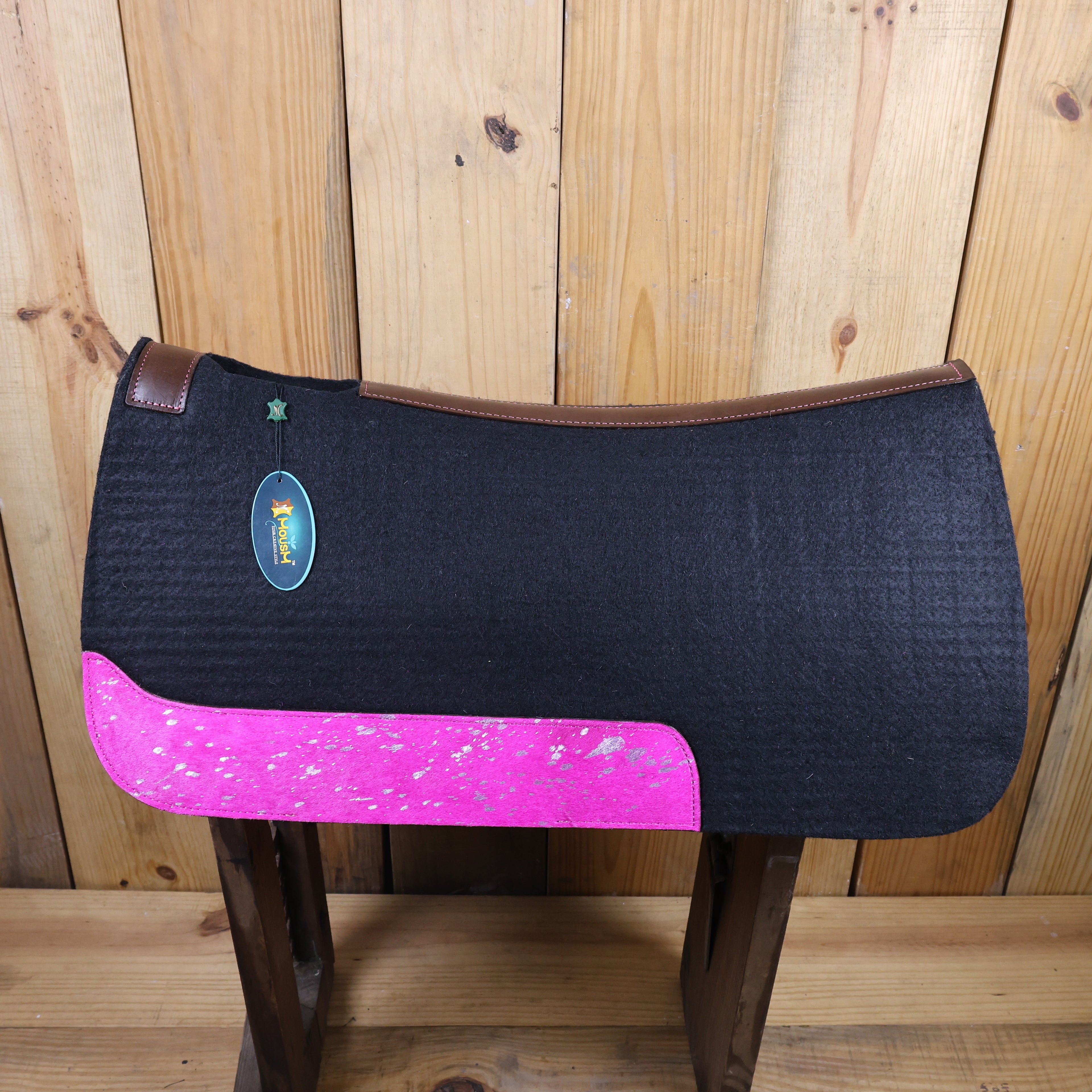 MOSUM Western Saddle Pad - Saddle Pad for Horses Synthetic Wool Blend Black Felt with Pink Acid Wash Hair on Cowhide Leather Patch, Comfort Pad for Horses.