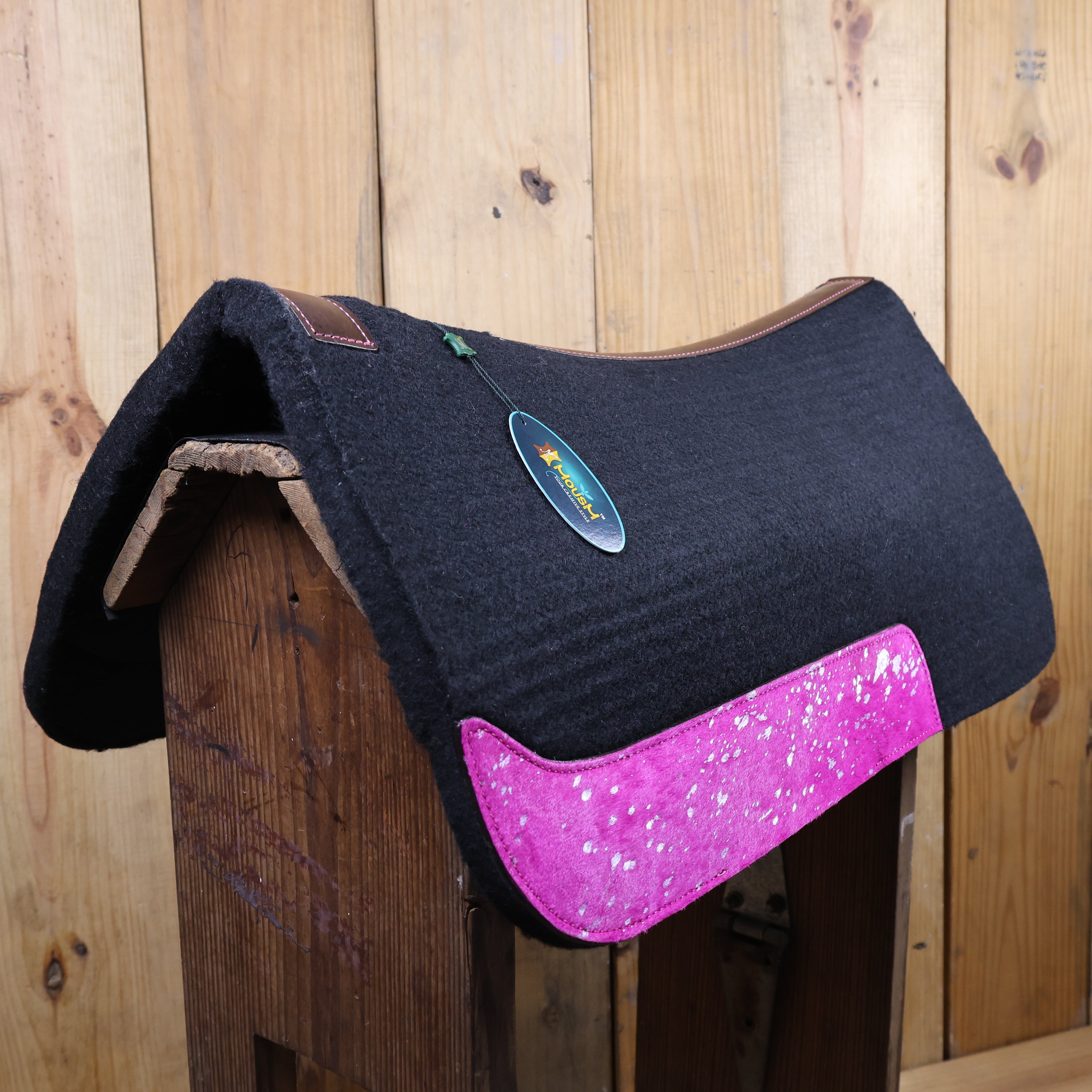 MOSUM Western Saddle Pad - Saddle Pad for Horses Synthetic Wool Blend Black Felt with Pink Acid Wash Hair on Cowhide Leather Patch, Comfort Pad for Horses.