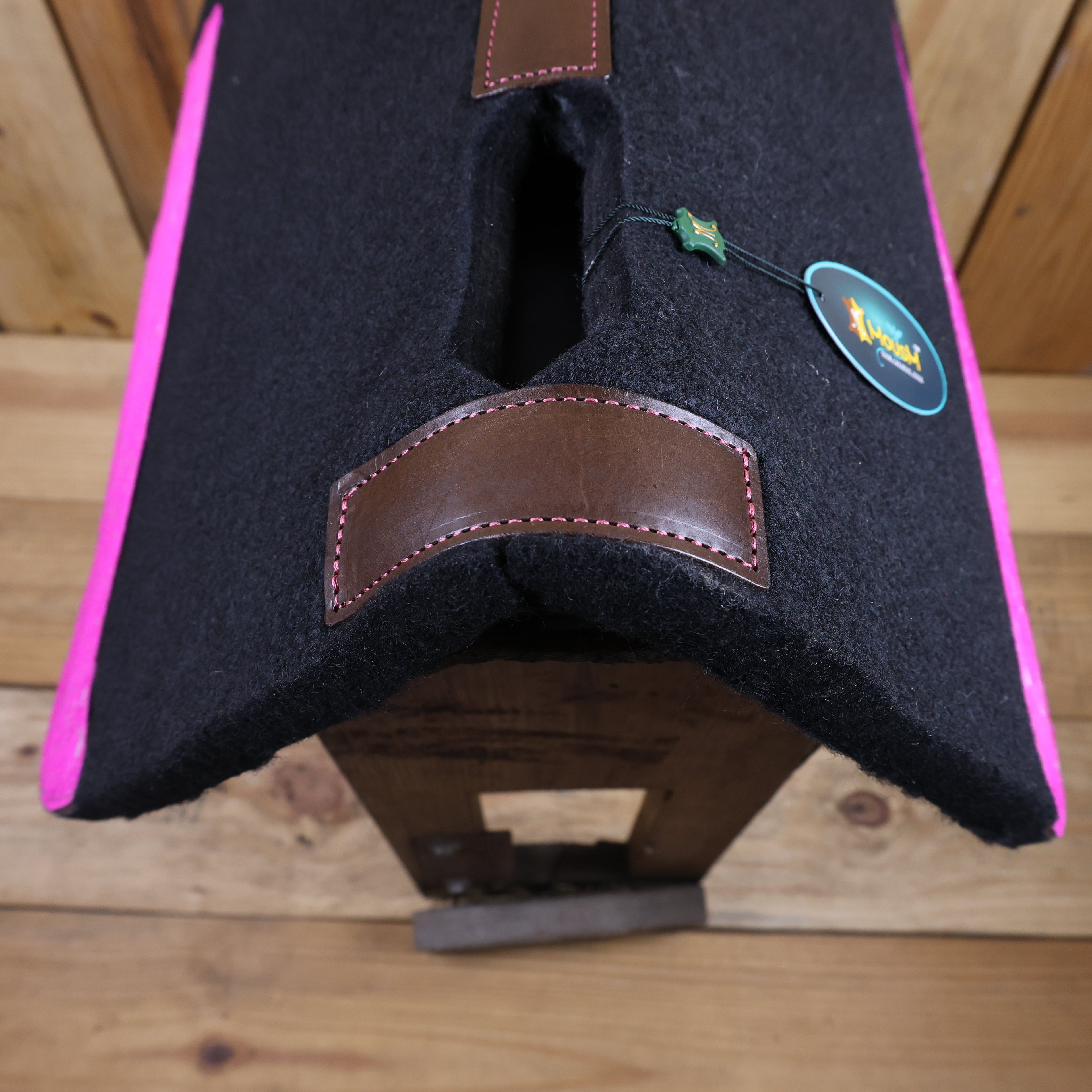 MOSUM Western Saddle Pad - Saddle Pad for Horses Synthetic Wool Blend Black Felt with Pink Acid Wash Hair on Cowhide Leather Patch, Comfort Pad for Horses.