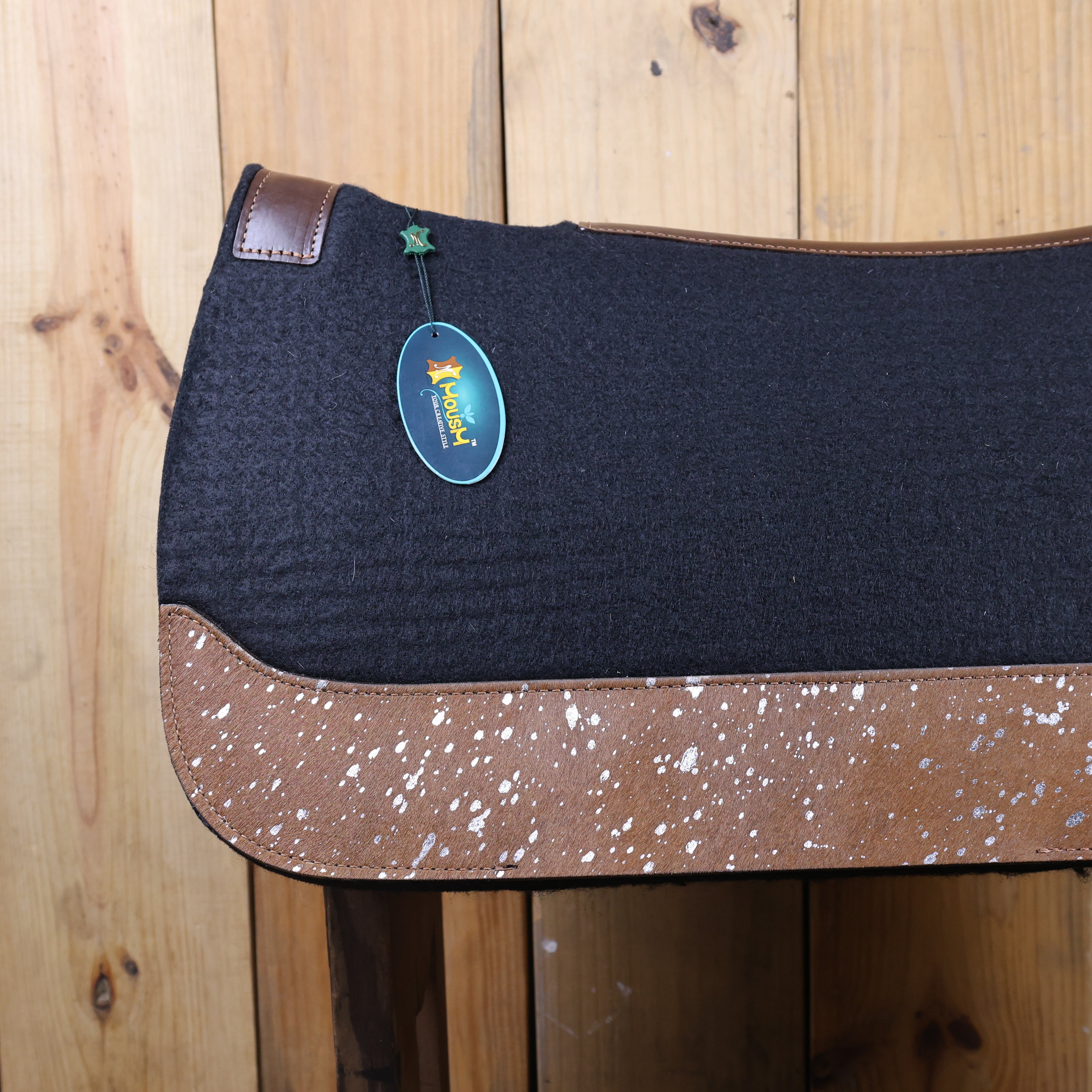 MOSUM Western Saddle Pad - Saddle Pad for Horses Synthetic Wool Blend Black Felt with Brown Acid Wash Hair on Cowhide Leather Patch, Comfort Pad for Horses.