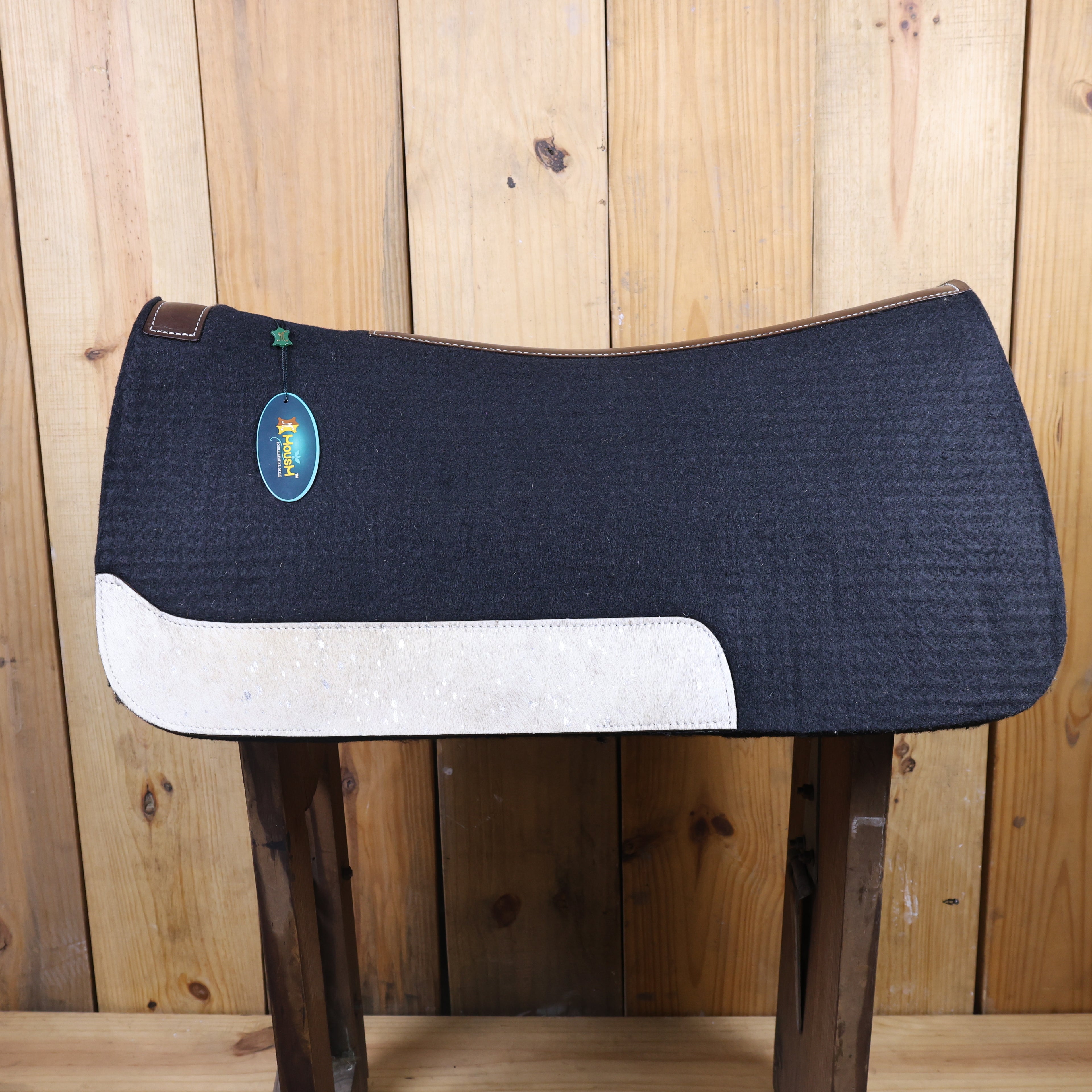 MOSUM Western Saddle Pad - Saddle Pad for Horses Synthetic Wool Blend Black Felt with White Acid Wash Hair on Cowhide Leather Patch, Comfort Pad for Horses.