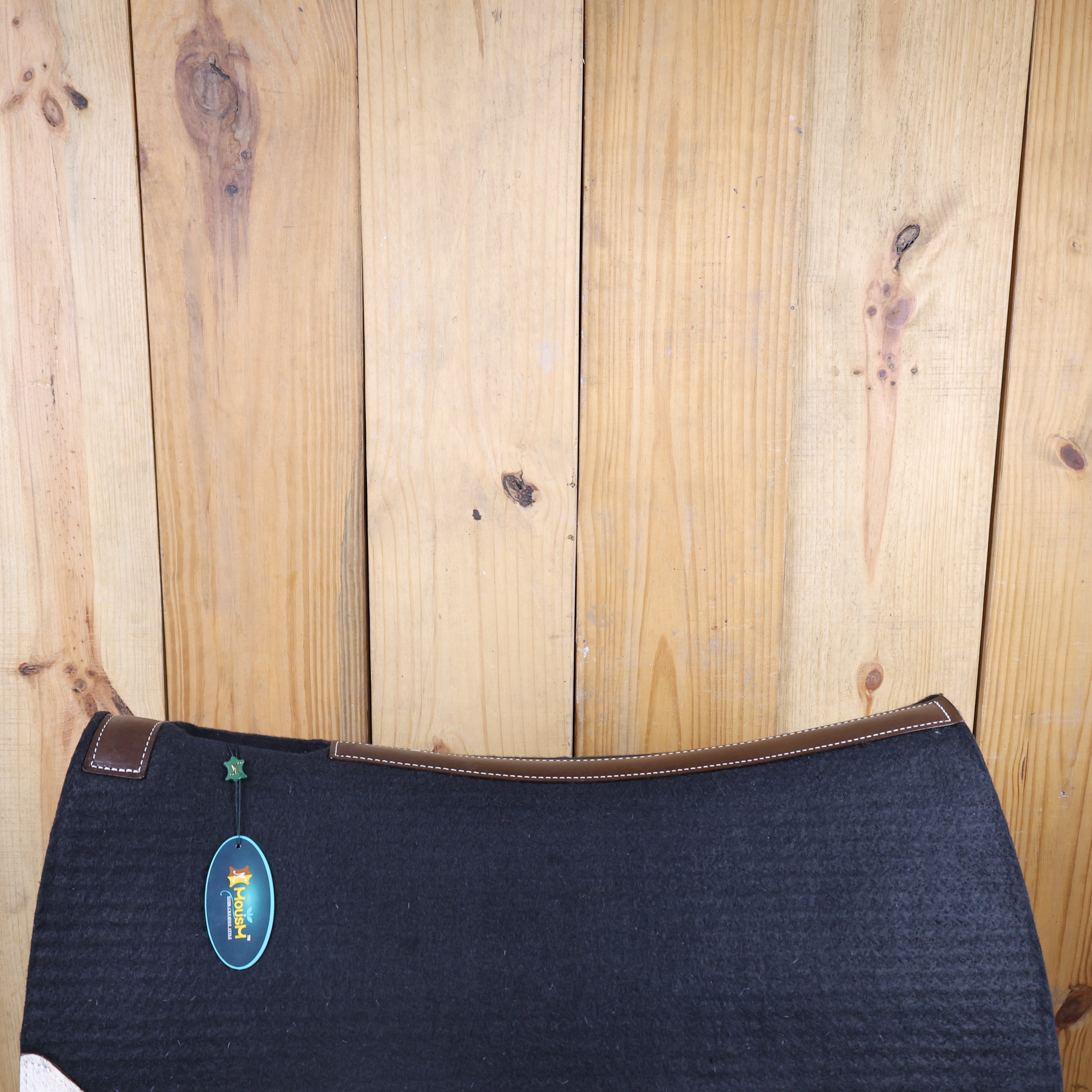 MOSUM Western Saddle Pad - Saddle Pad for Horses Synthetic Wool Blend Black Felt with White Acid Wash Hair on Cowhide Leather Patch, Comfort Pad for Horses.