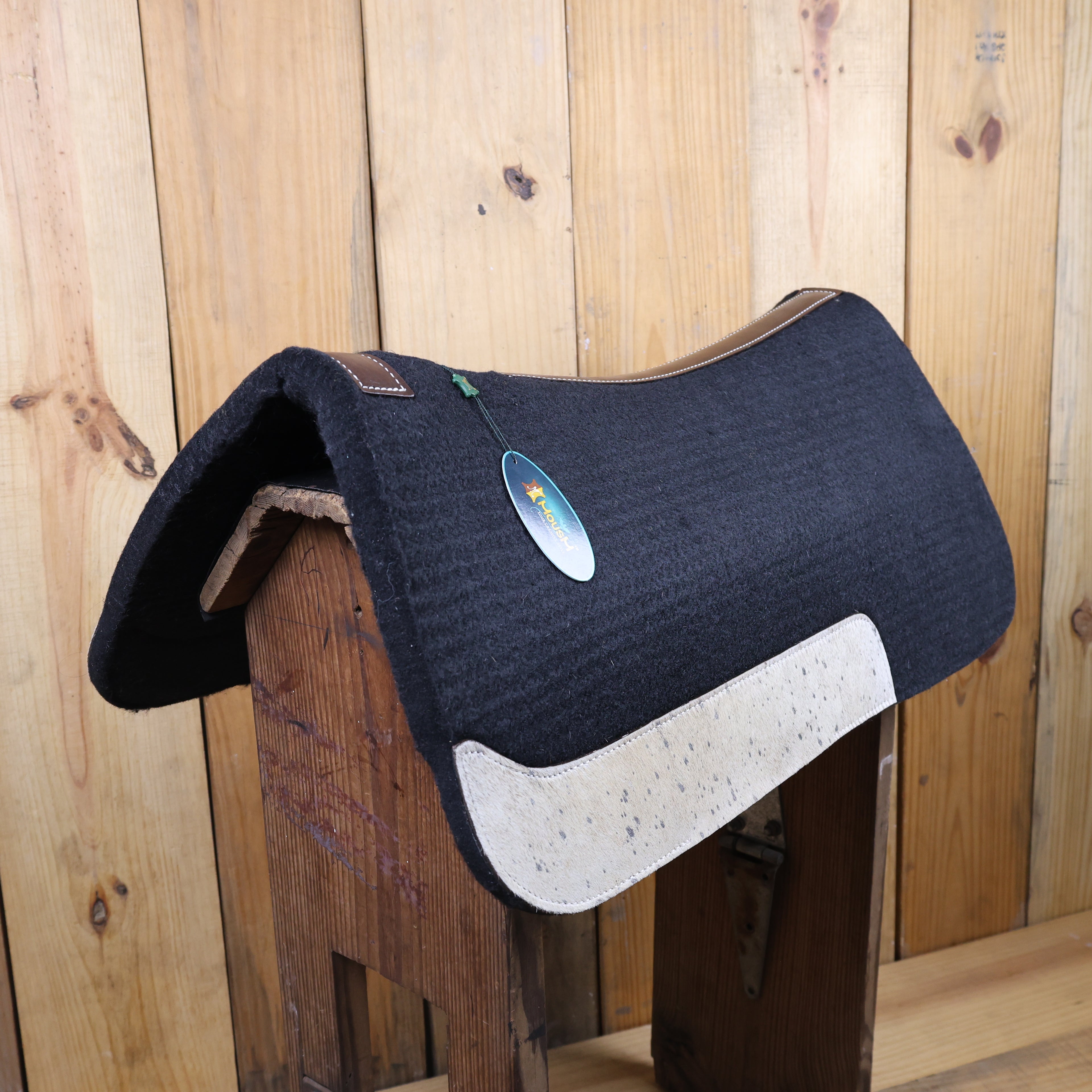 MOSUM Western Saddle Pad - Saddle Pad for Horses Synthetic Wool Blend Black Felt with White Acid Wash Hair on Cowhide Leather Patch, Comfort Pad for Horses.