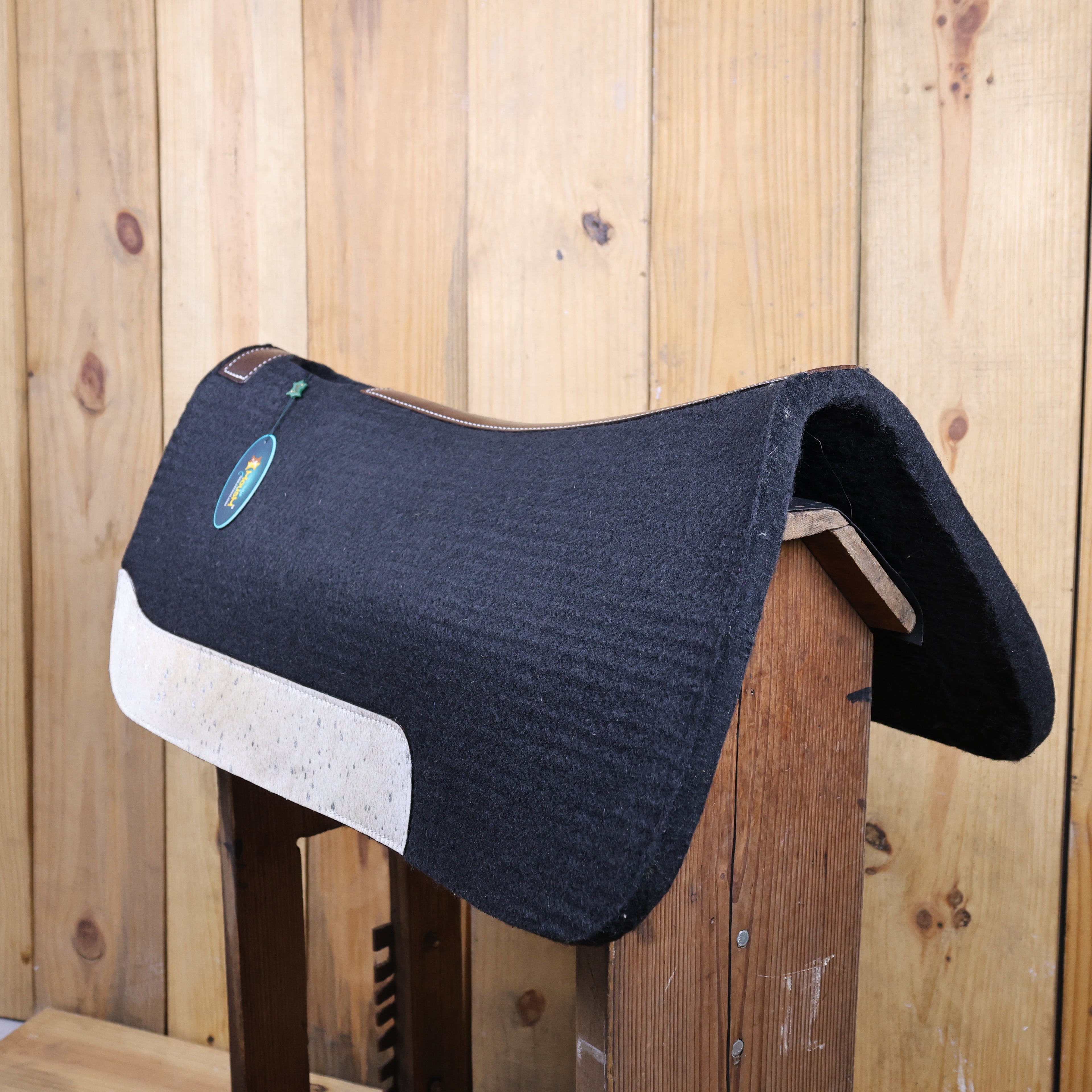 MOSUM Western Saddle Pad - Saddle Pad for Horses Synthetic Wool Blend Black Felt with White Acid Wash Hair on Cowhide Leather Patch, Comfort Pad for Horses.