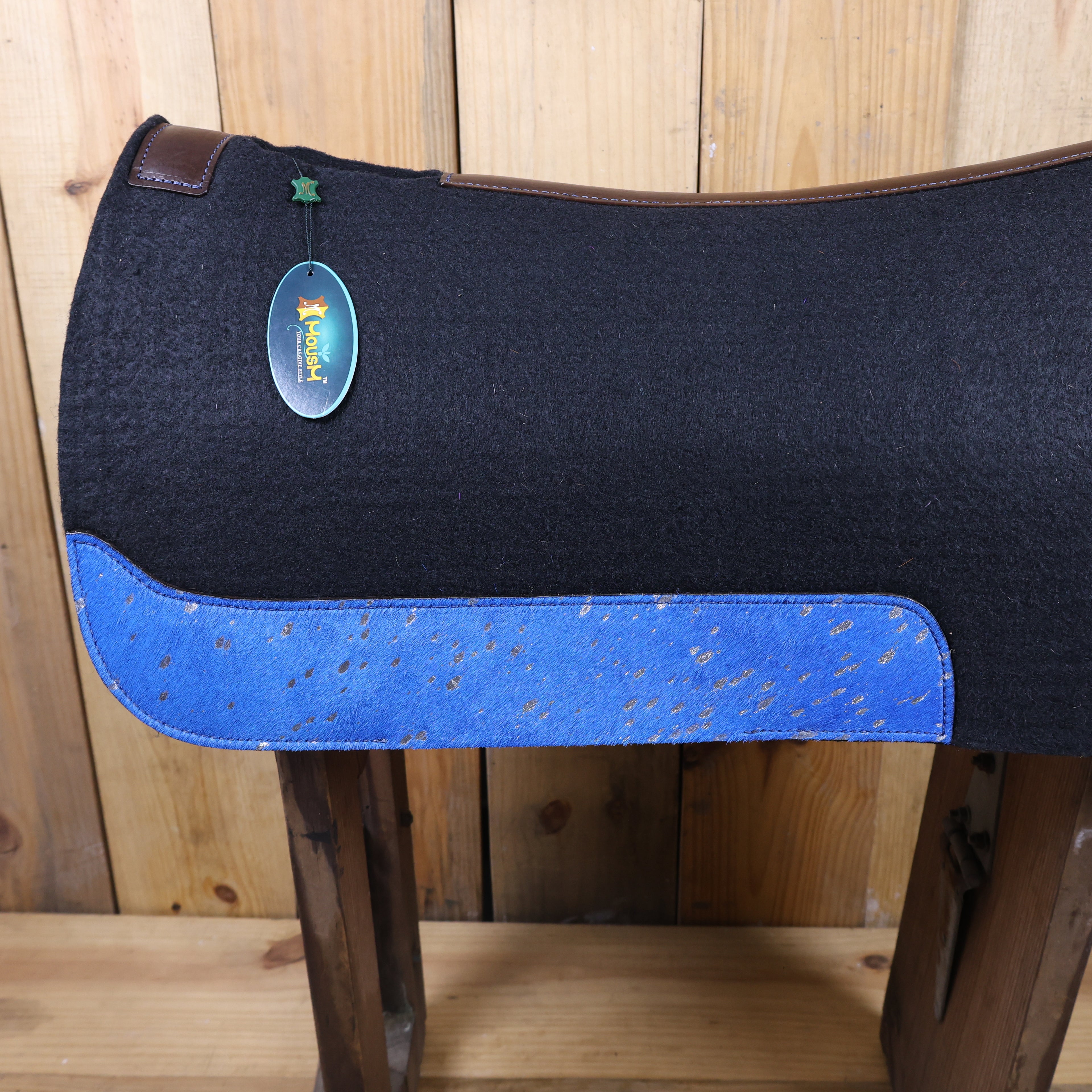 MOSUM Western Saddle Pad - Saddle Pad for Horses Synthetic Wool Blend Black Felt with Royal Blue Acid Wash Hair on Cowhide Leather Patch, Comfort Pad for Horses.