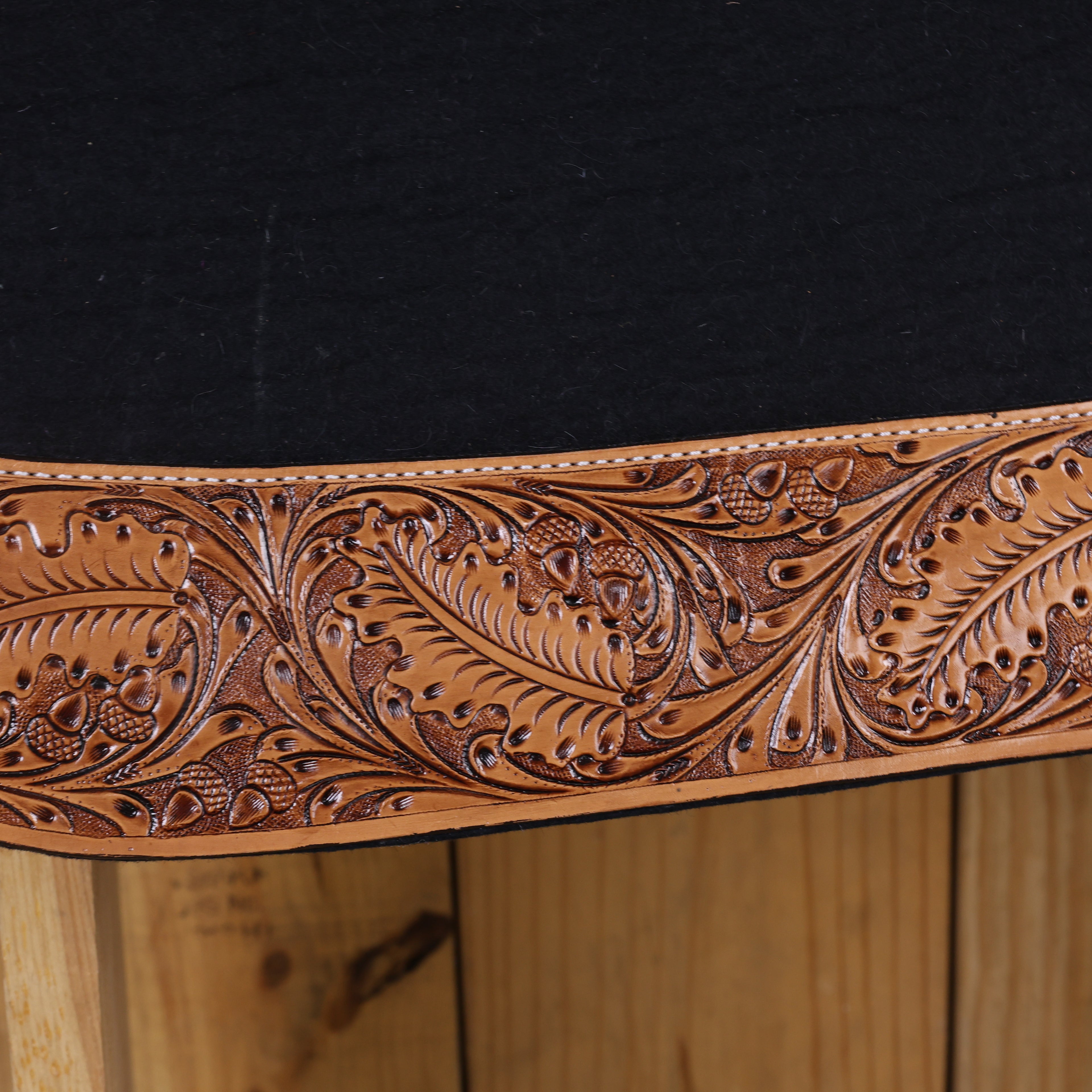 MOUSM Western Saddle Pad - Saddle Pad for Horses Thick Square Skirt with Synthetic Wool Blend Black Felt with Hand-Tooled Oak Leaf Carving on Real Cow Hide Leather, Comfortable Saddle Pads