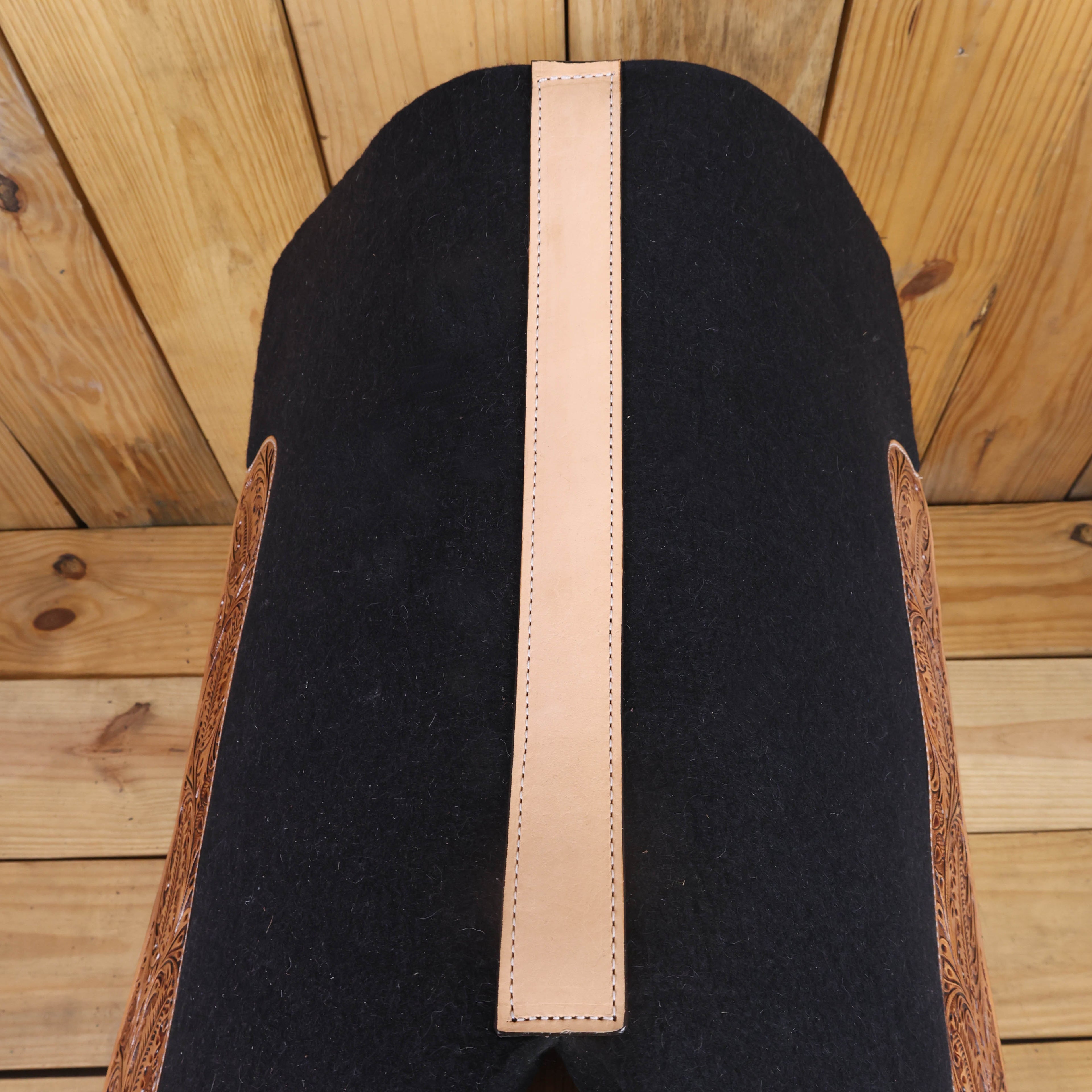 MOUSM Western Saddle Pad - Saddle Pad for Horses Thick Square Skirt with Synthetic Wool Blend Black Felt with Hand-Tooled Oak Leaf Carving on Real Cow Hide Leather, Comfortable Saddle Pads