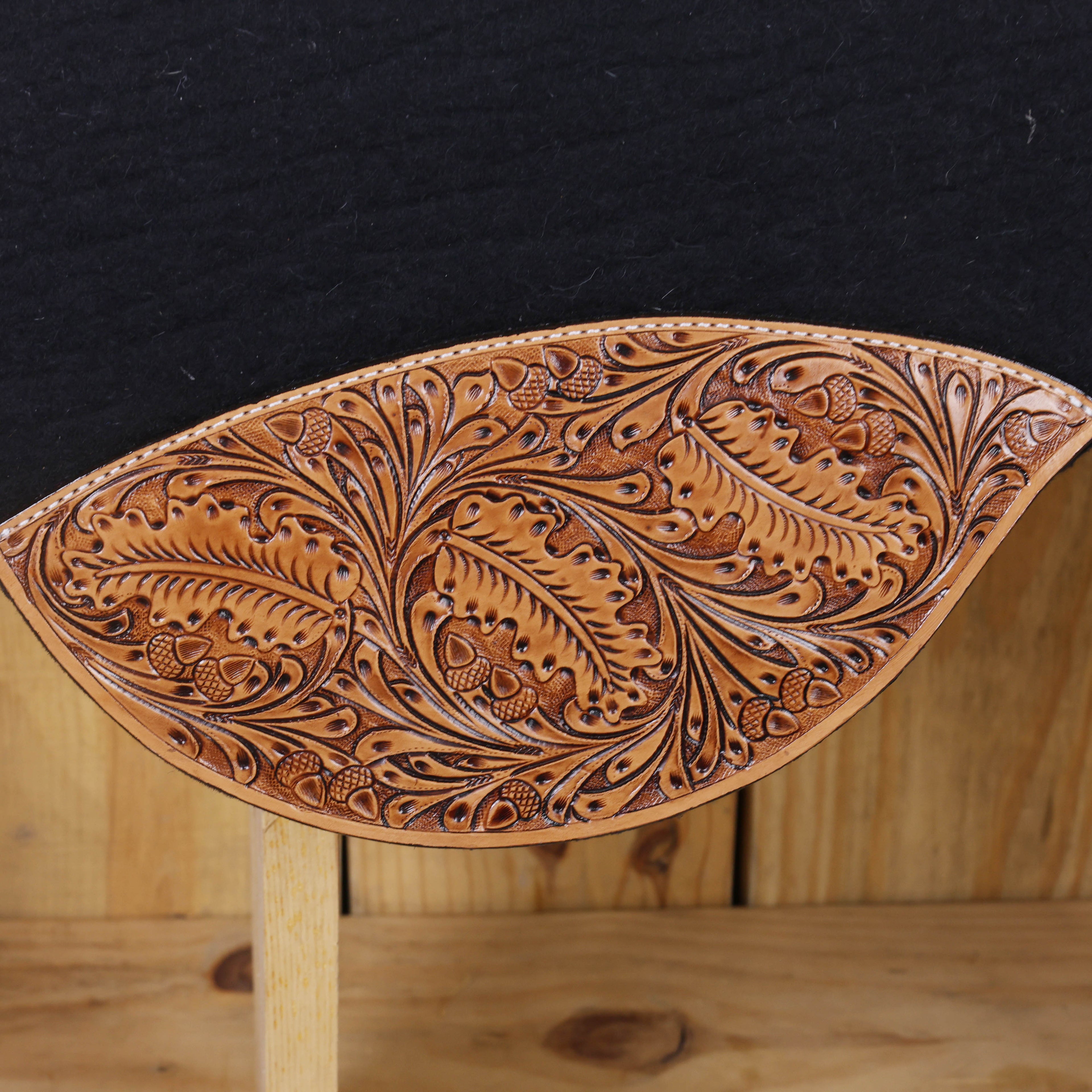 MOUSM Western Saddle Pad - Extreme Barrel Racer Saddle Pad with Full Skirt with Cutout Feather Trim and Leather Reinforced Spine Decorated with OAK Leaf Hand Carving on Real Cow Hide Leather, Comfortable Saddle Pads