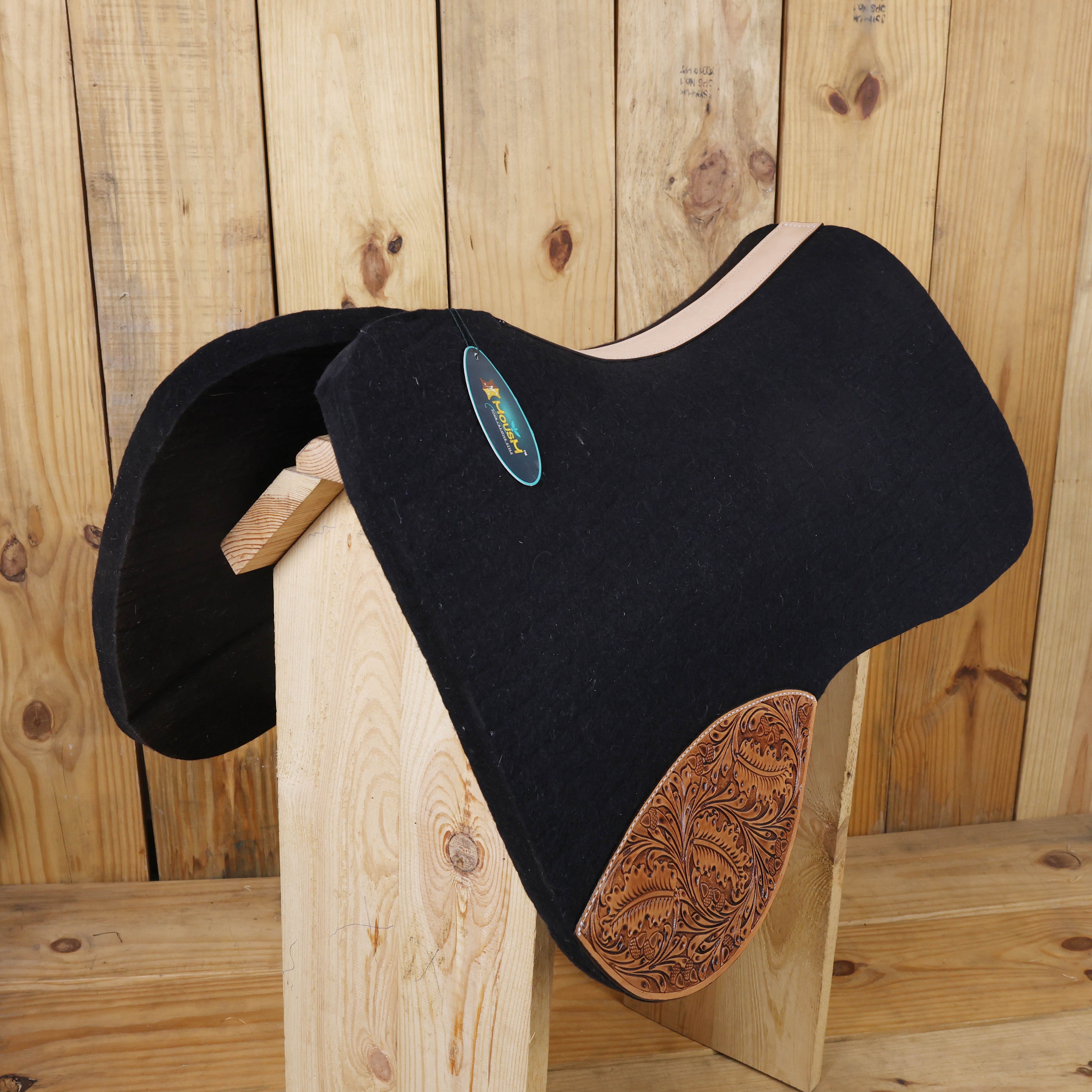 MOUSM Western Saddle Pad - Extreme Barrel Racer Saddle Pad with Full Skirt with Cutout Feather Trim and Leather Reinforced Spine Decorated with OAK Leaf Hand Carving on Real Cow Hide Leather, Comfortable Saddle Pads