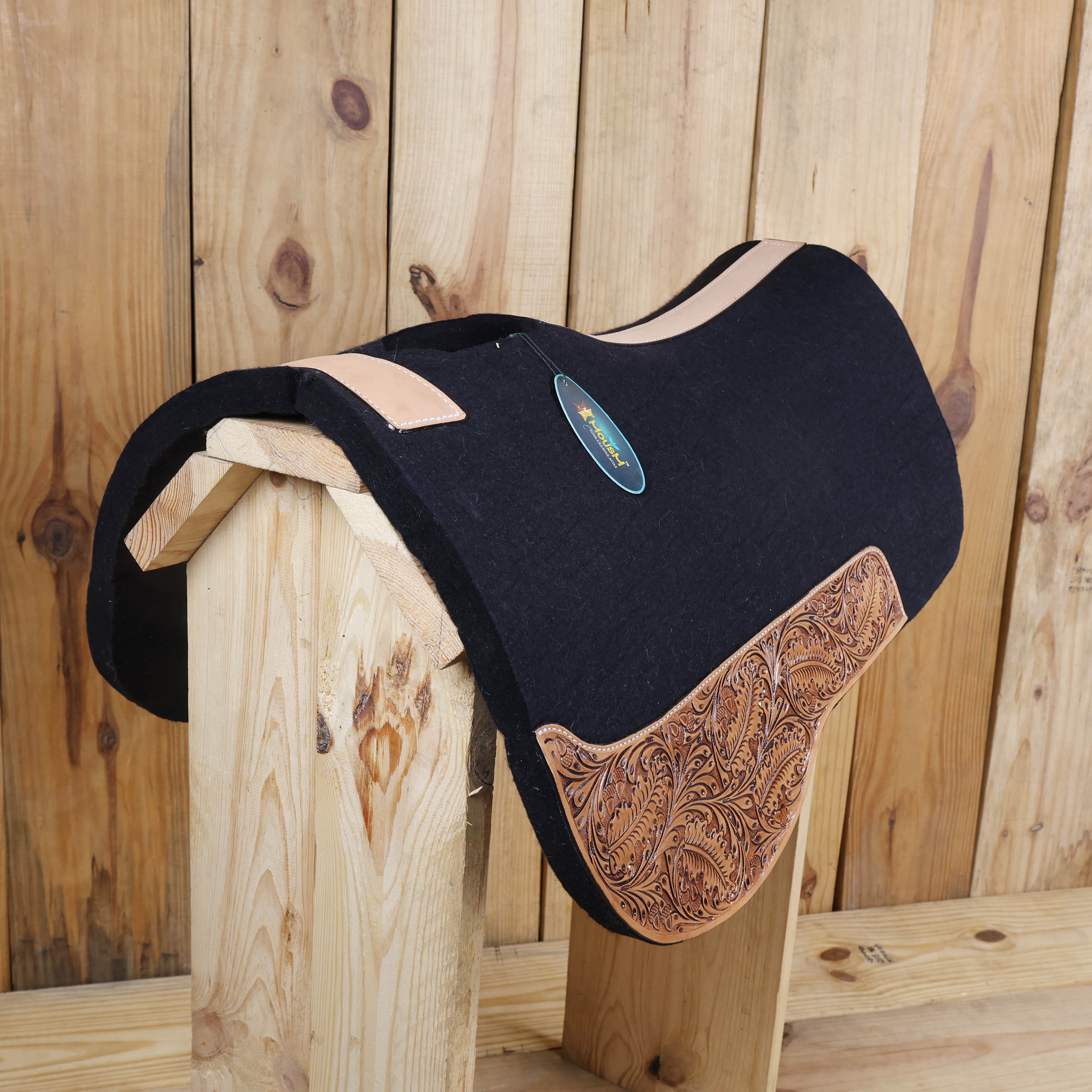MOUSM Western Saddle Pad - Dropped Rigging Barrel Racer Saddle Pad with Full Skirt with Cutout Feather Trim and Leather Reinforced Spine Decorated with OAK Leaf Hand Carving on Real Cow Hide Leather, Comfortable Saddle Pads