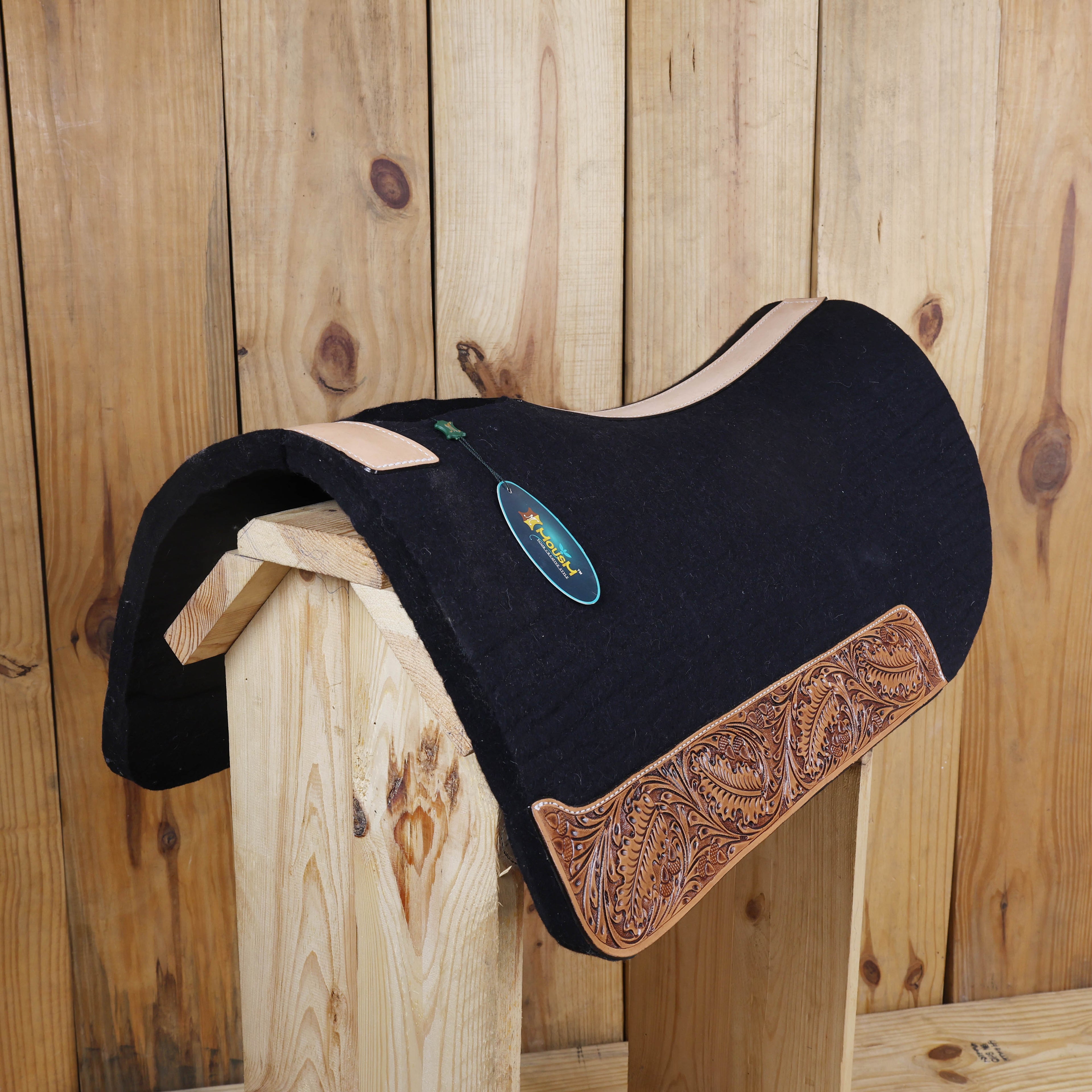 MOUSM Western Saddle Pad - All Around Round Saddle Pad with Full Skirt with Cutout Feather Trim and Leather Reinforced Spine Decorated with OAK Leaf Hand Carving on Real Cow Hide Leather, Comfortable Saddle Pads