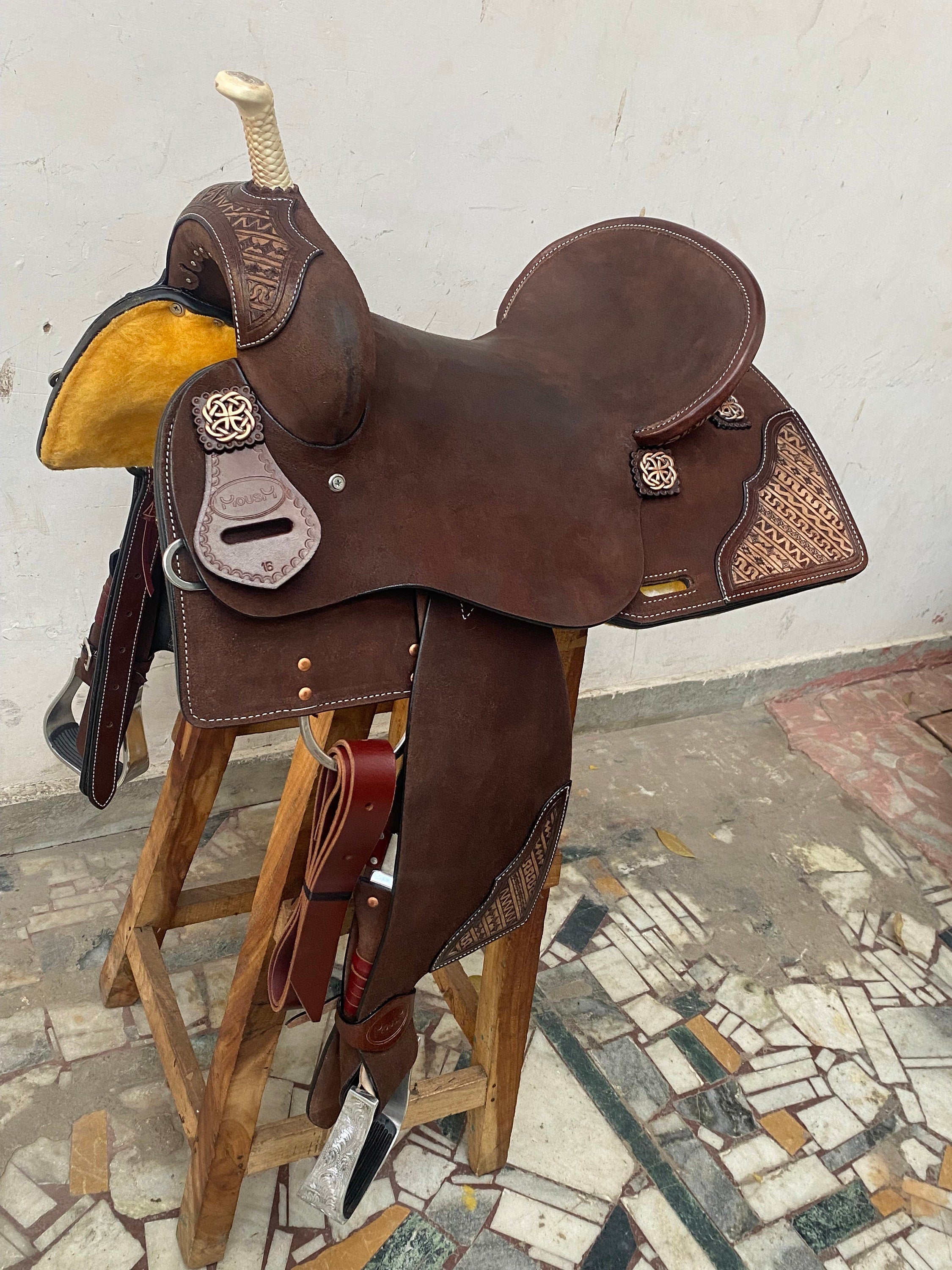 MOUSM Western Saddle for Horses – Handcrafted Leather Single Barrel Saddle Built on a Rawhide-Covered Fiber Tree with Fancy Conchos, Seat Size: 13"–17" Inches