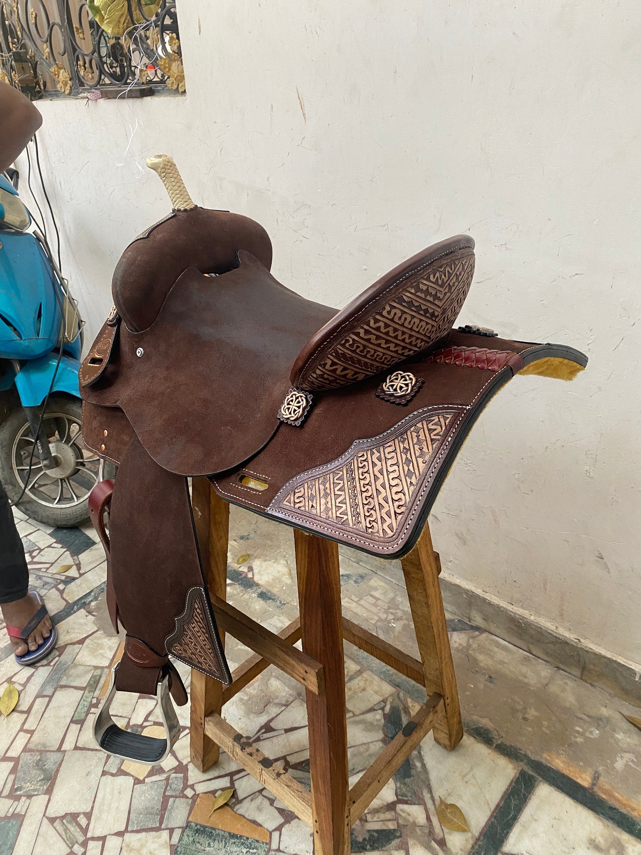 MOUSM Western Saddle for Horses – Handcrafted Leather Single Barrel Saddle Built on a Rawhide-Covered Fiber Tree with Fancy Conchos, Seat Size: 13"–17" Inches