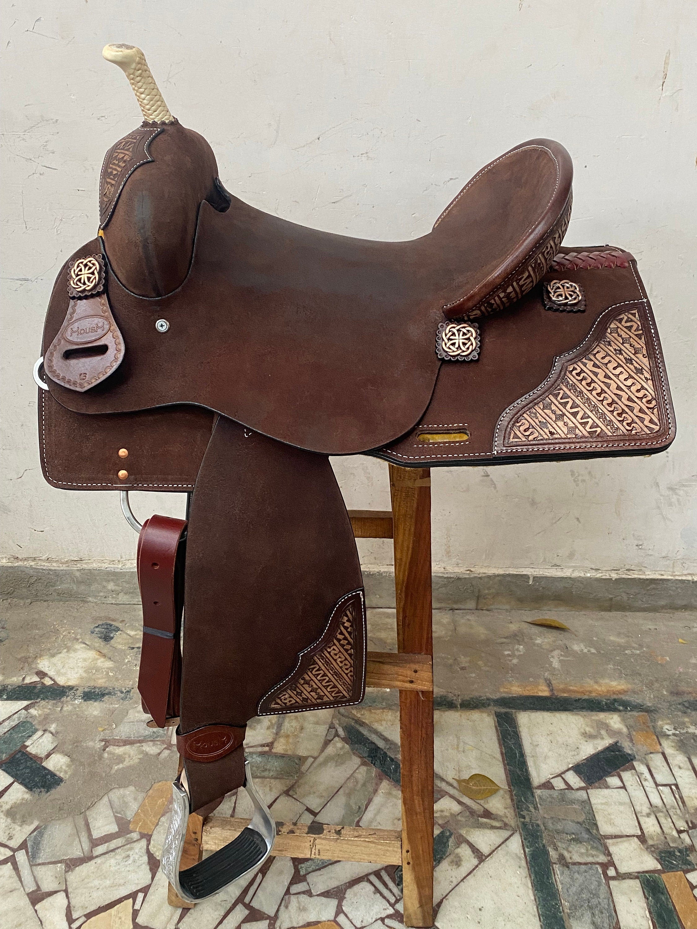 MOUSM Western Saddle for Horses – Handcrafted Leather Single Barrel Saddle Built on a Rawhide-Covered Fiber Tree with Fancy Conchos, Seat Size: 13"–17" Inches