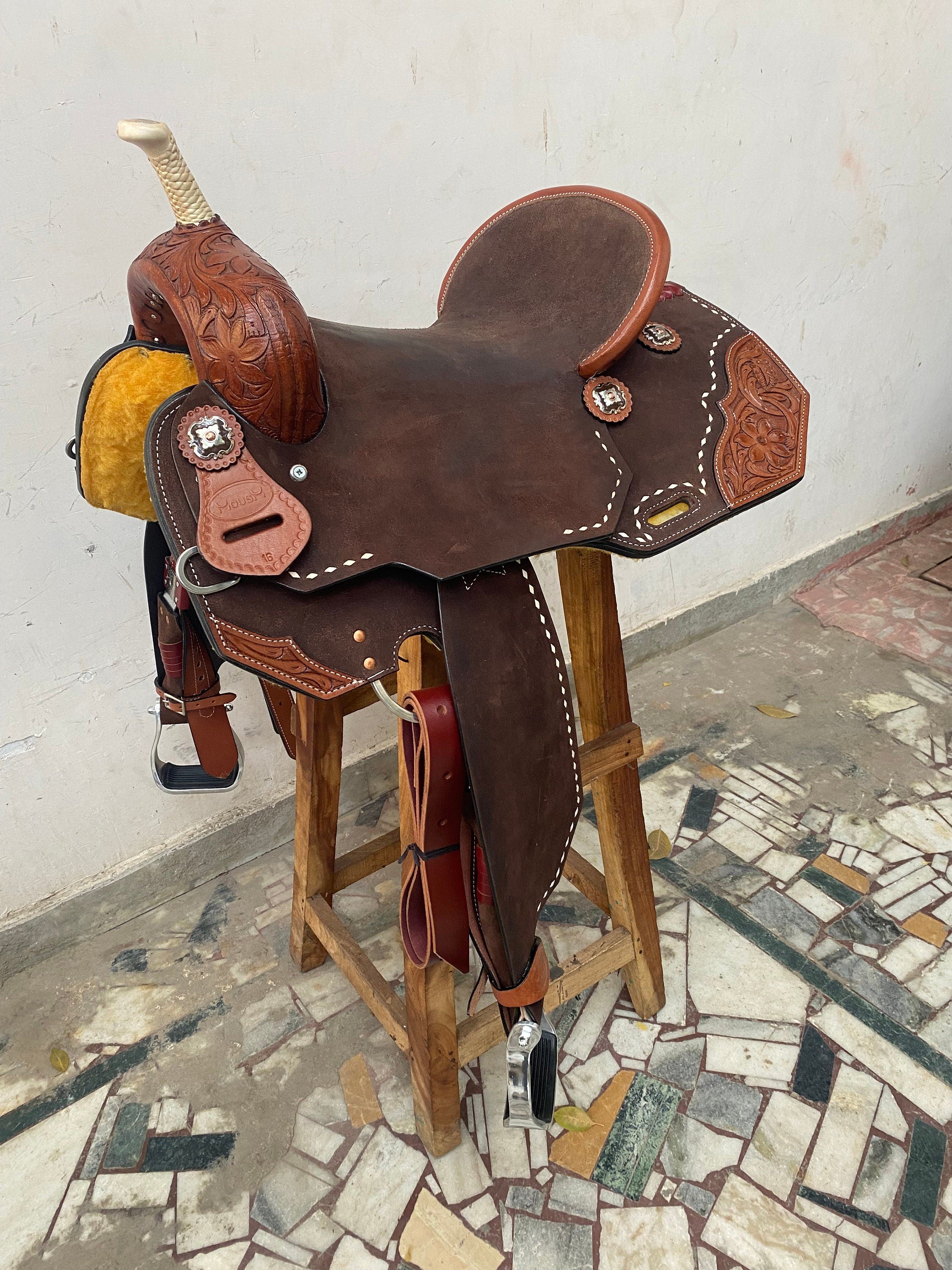 Western Saddle – Handcrafted Genuine Leather Barrel Saddle with Hand-Tooled Sunflower Corners, Built on Rawhide-Covered Fiber Tree with Fancy Conchos, Seat Size: 13"–17" Inches