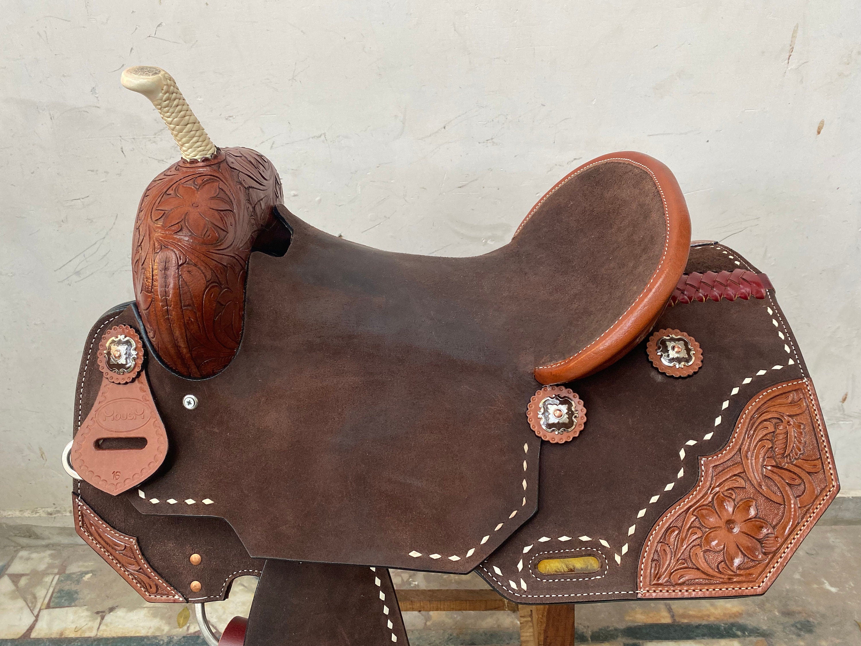 Western Saddle – Handcrafted Genuine Leather Barrel Saddle with Hand-Tooled Sunflower Corners, Built on Rawhide-Covered Fiber Tree with Fancy Conchos, Seat Size: 13"–17" Inches