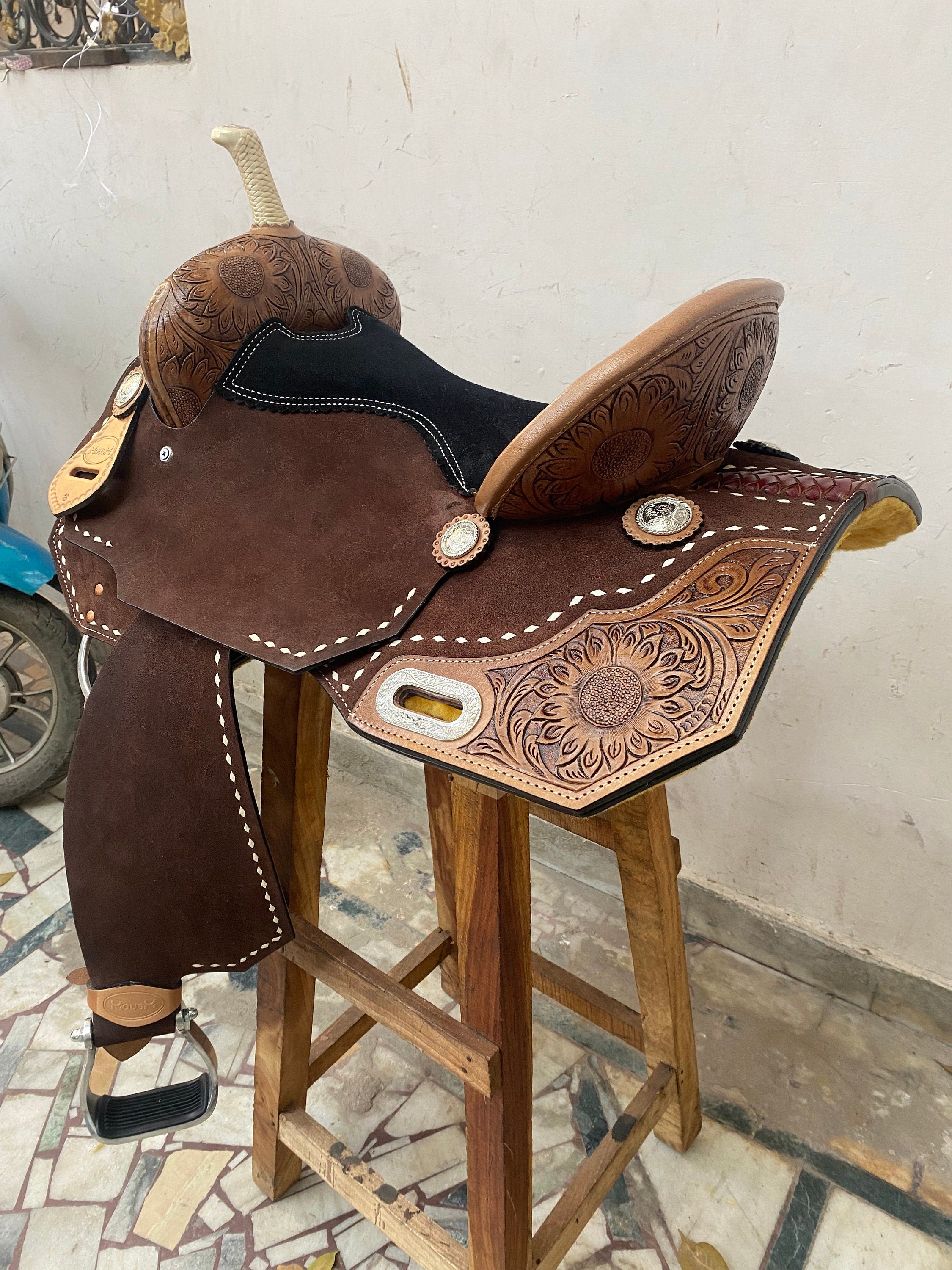 MOUSM Western Saddle - Hand-Tooled Sunflower Single Barrel Saddle Built on Rawhide Covered Fiber Tree with Fancy Concho, Seat Size: 13"-17" Inches