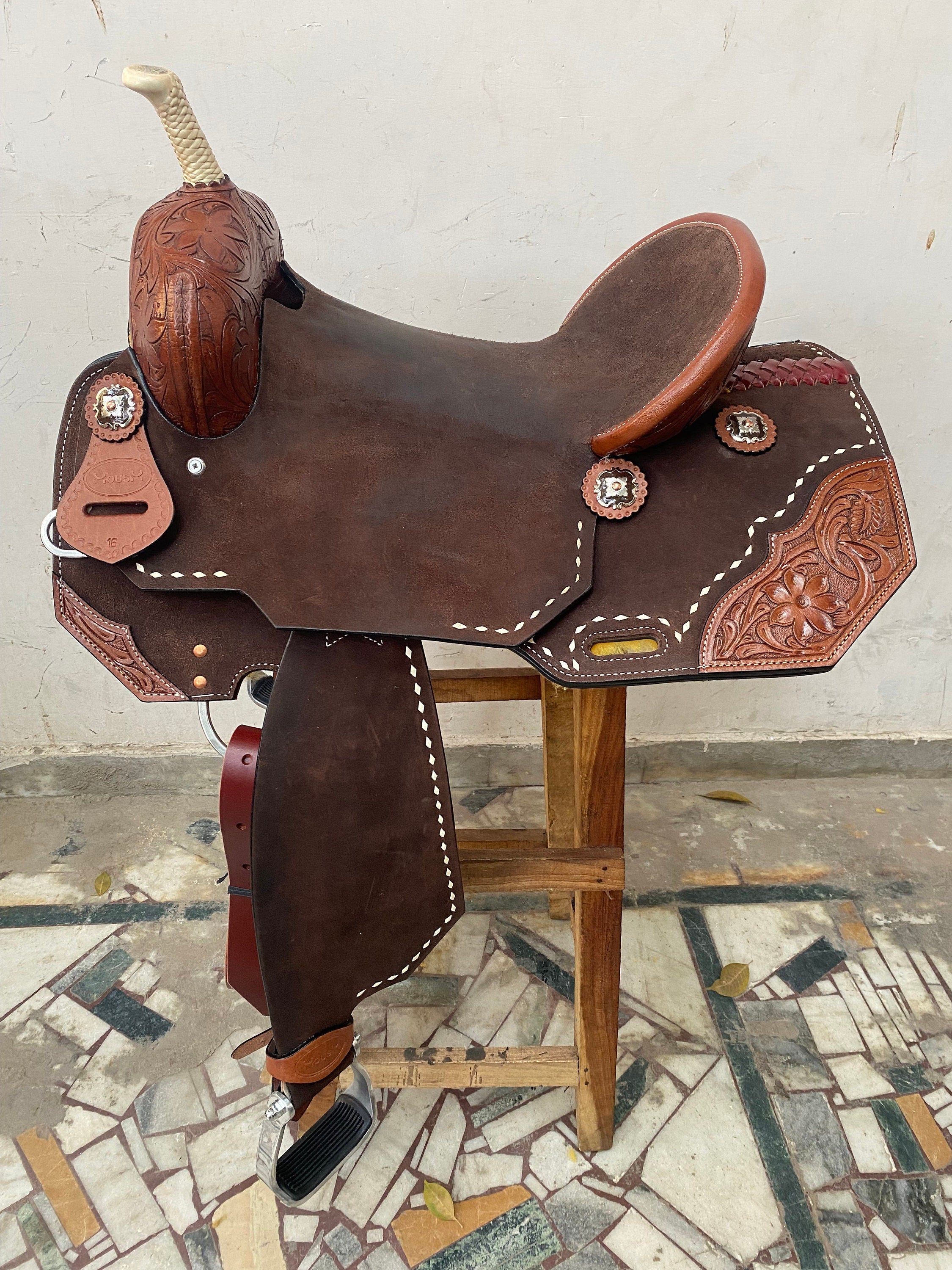 Western Saddle – Handcrafted Genuine Leather Barrel Saddle with Hand-Tooled Sunflower Corners, Built on Rawhide-Covered Fiber Tree with Fancy Conchos, Seat Size: 13"–17" Inches