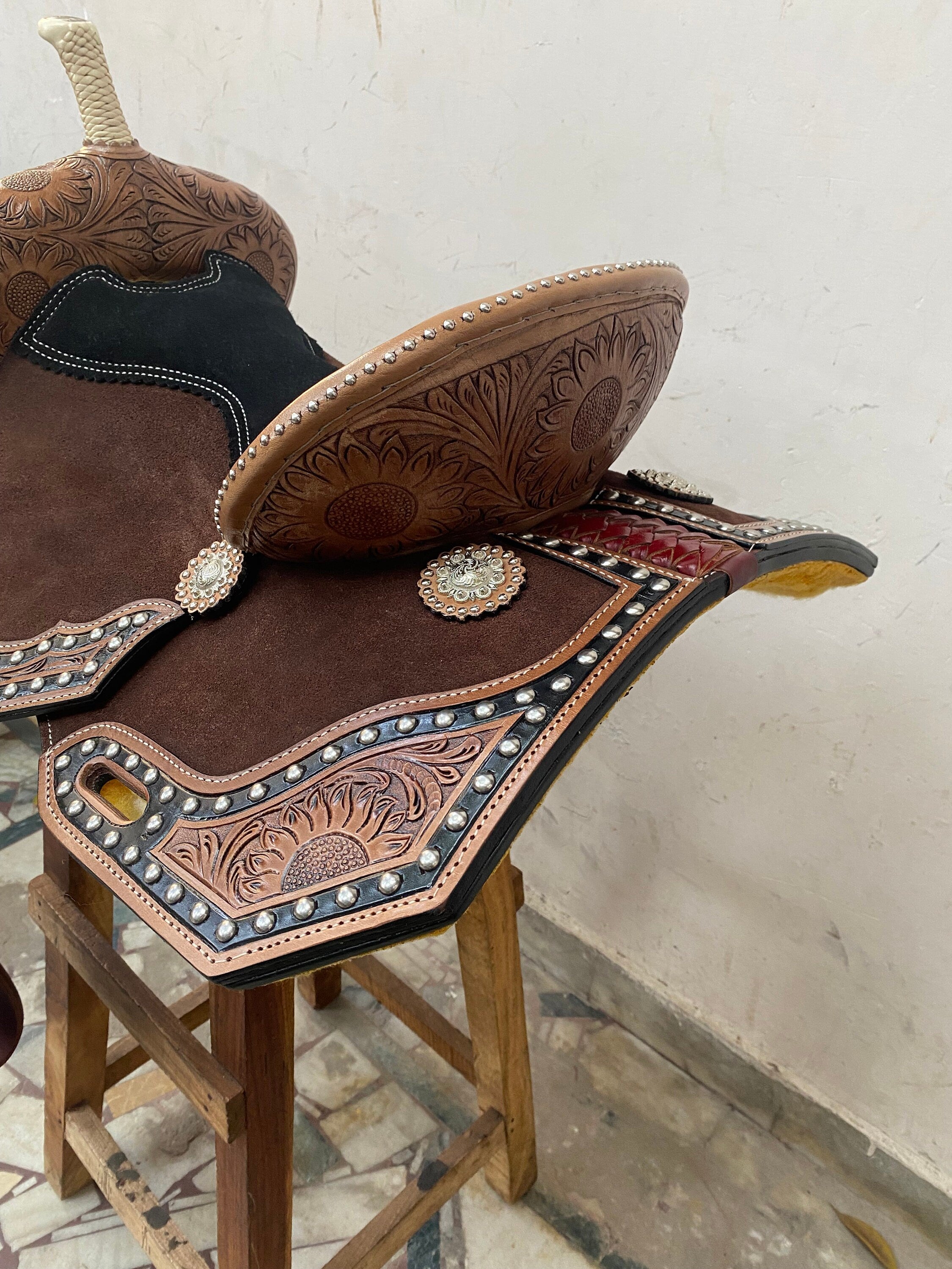 MOUSM Western Horse Saddle - Handcrafted with Tooling and Surrounded by Studs and Fancy Conchos, Barrel Saddle Built on a Rawhide-Covered Fiber Tree, Seat Size: 13"-17" Inches