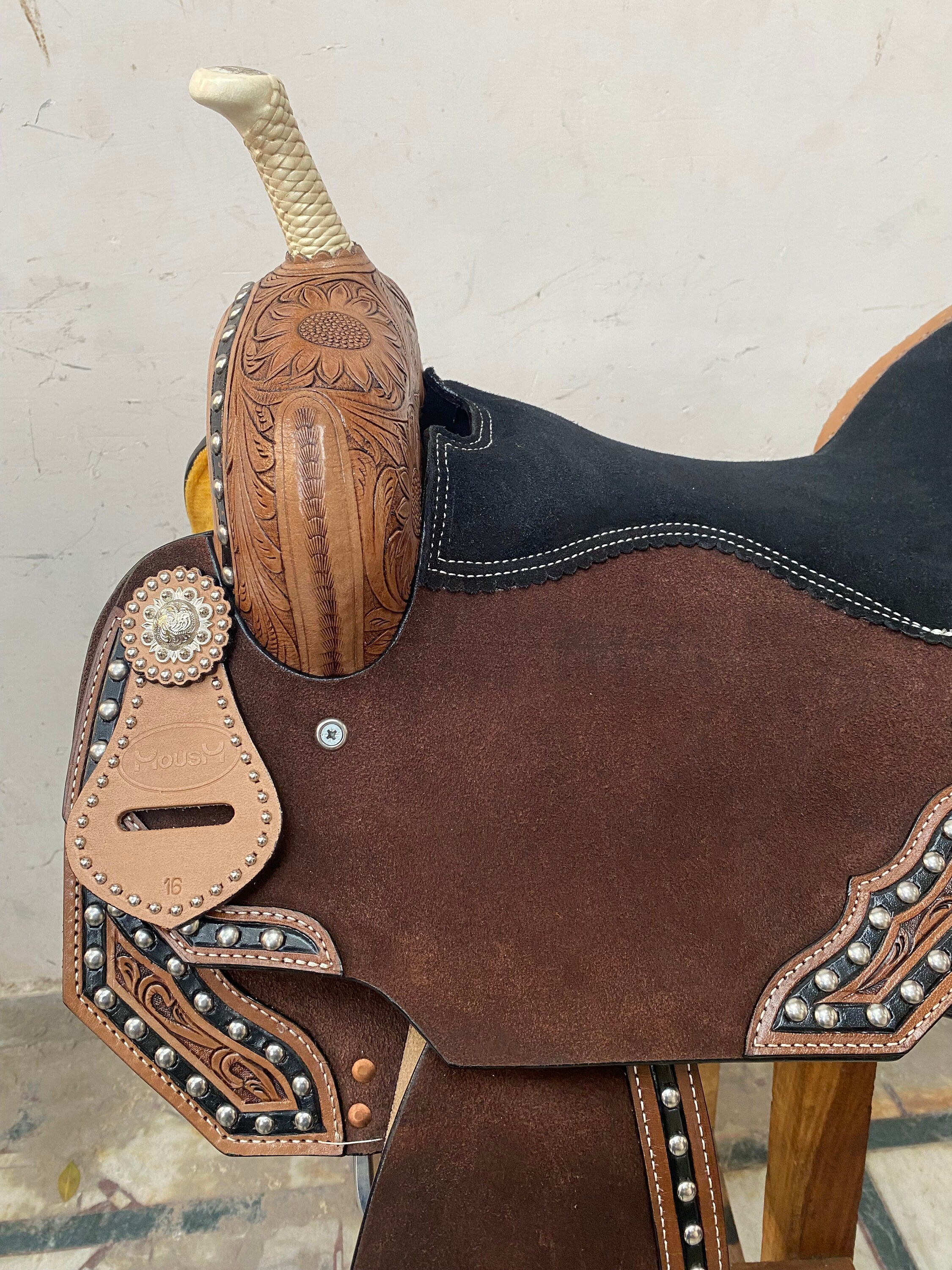 MOUSM Western Horse Saddle - Handcrafted with Tooling and Surrounded by Studs and Fancy Conchos, Barrel Saddle Built on a Rawhide-Covered Fiber Tree, Seat Size: 13"-17" Inches
