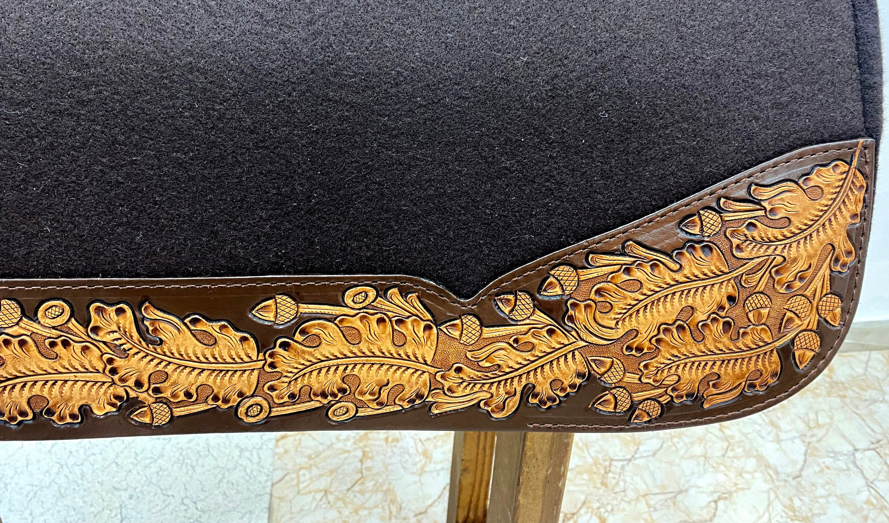 MOUSM Western Saddle Pad - Saddle Pad for Horses Synthetic Wool Blend Brown Felt with Hand-Tooled Oak Leaf Carving on Real Cow Hide Leather, Comfortable Saddle Pads