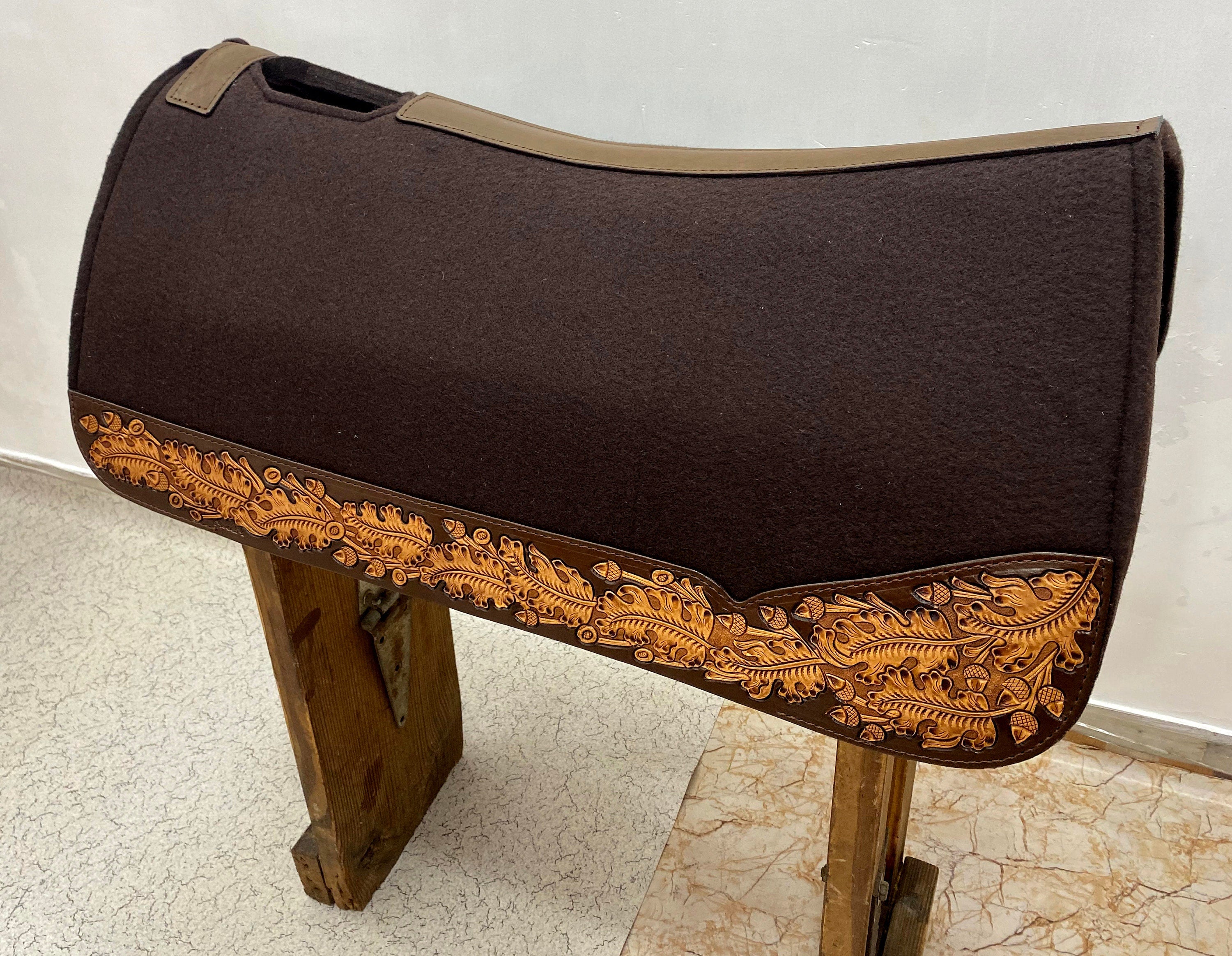 MOUSM Western Saddle Pad - Saddle Pad for Horses Synthetic Wool Blend Brown Felt with Hand-Tooled Oak Leaf Carving on Real Cow Hide Leather, Comfortable Saddle Pads