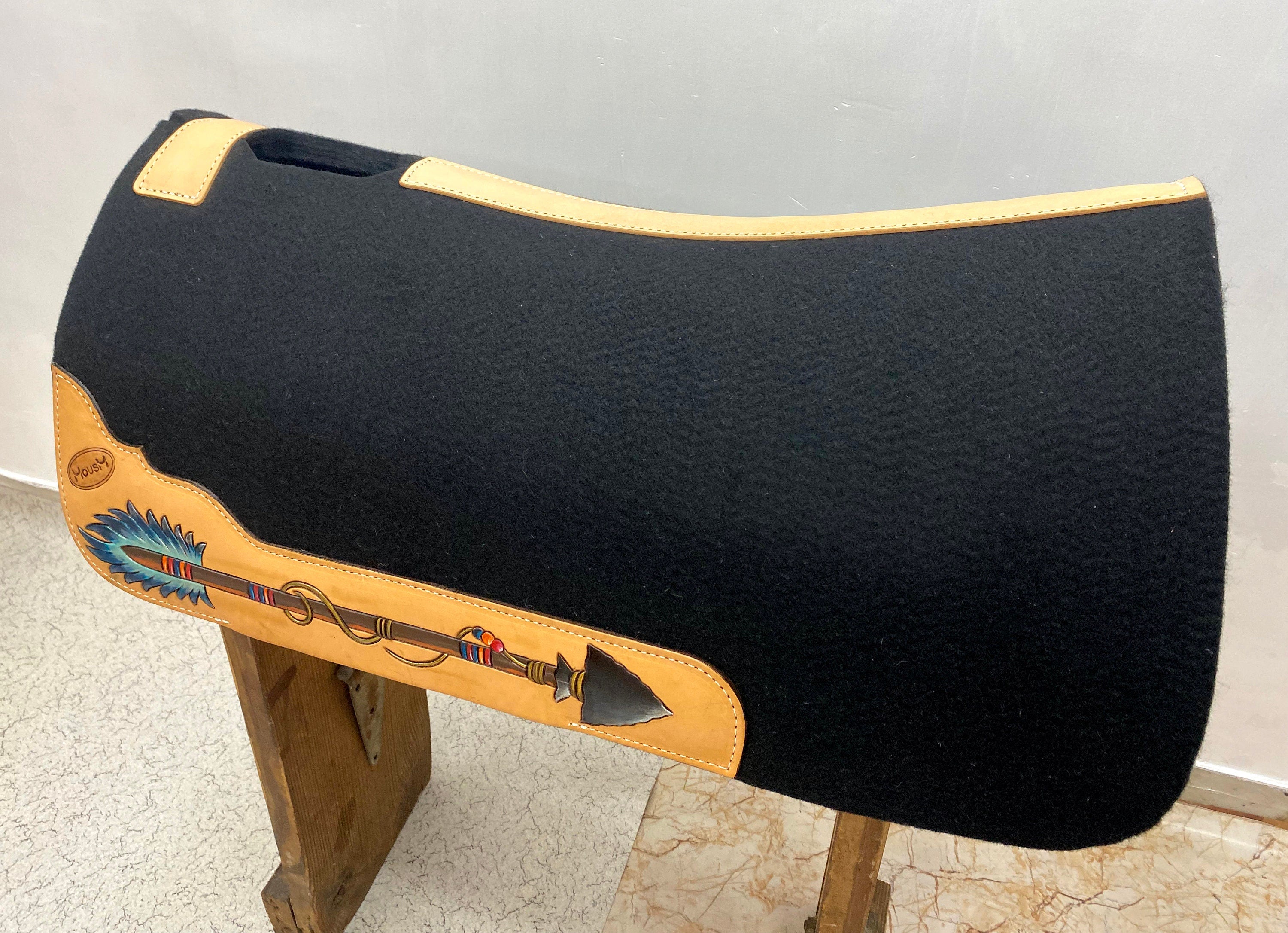 MOUSM Western Saddle Pad - Saddle Pad for Horse Synthetic Wool Blend Black Felt with Hand-Tooled Native Arrow Design on Real Cow Hide Leather, Comfortable Horse Riding Pad