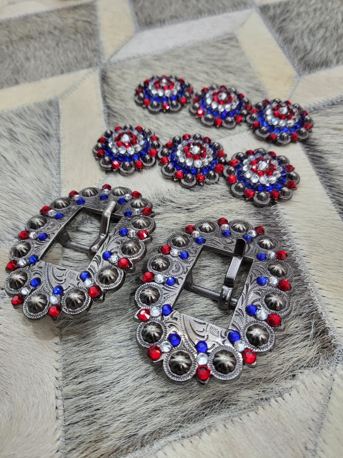 Antique Conchos Decorated with Red Royal White Stones Bling Buckle Set Handcrafted Mandala Design Floral Pattern Western Conchos for Saddle