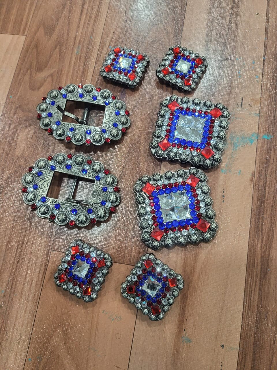 Antique Conchos For Saddle Decorated with Red royal blue glass stone Horse Tack Rodeo Barrel Racing Trail Riding Designer Conchos