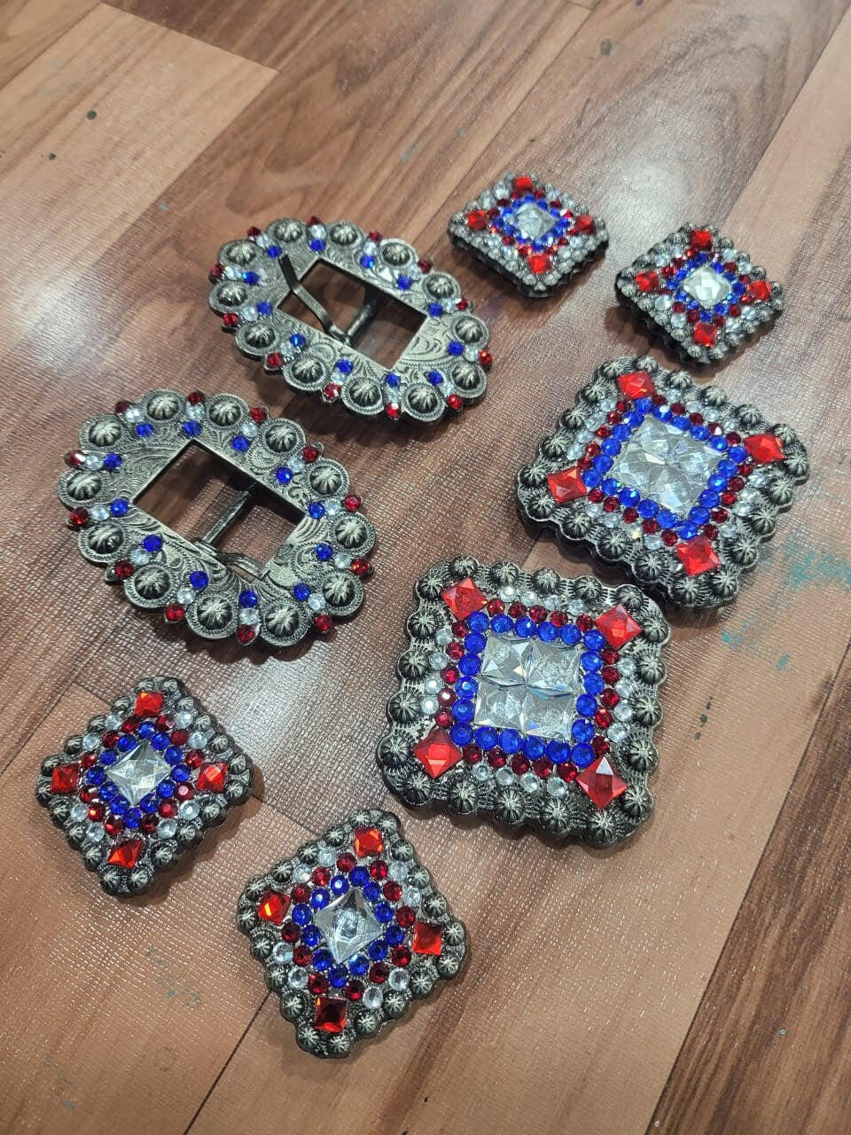 Antique Conchos For Saddle Decorated with Red royal blue glass stone Horse Tack Rodeo Barrel Racing Trail Riding Designer Conchos