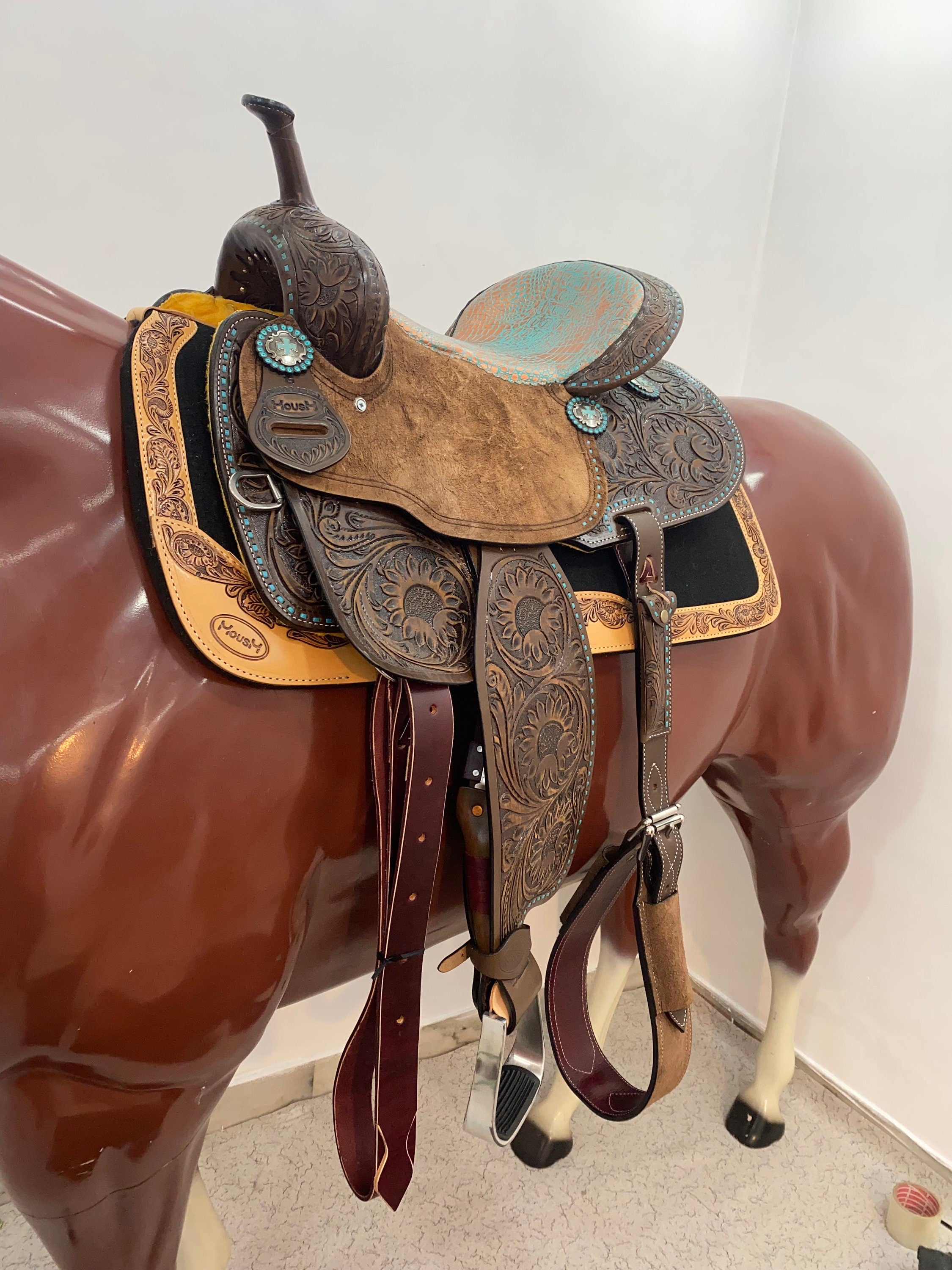 MOUSM Western Saddle for Horse - Handcrafted with Sunflower Tooling and Turquoise Stitching Built on a Rawhide Covered Fiber Tree and Fancy Concho, Seat Size: 13"-17" Inches